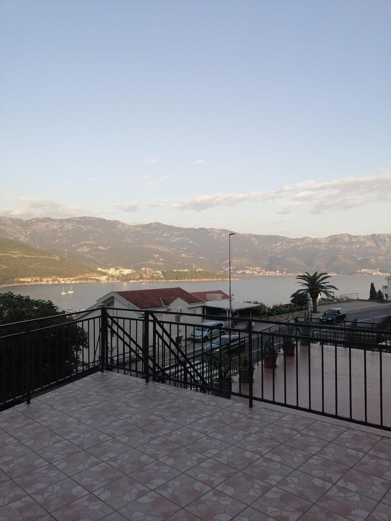 Apartment with View and Balcony photo 3