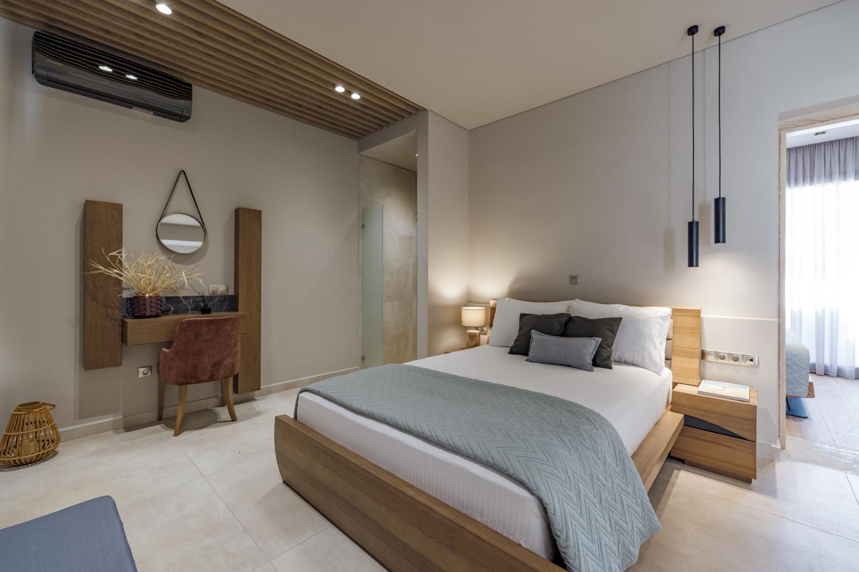 Family Suite with outdoor hot tub and sea view photo 2