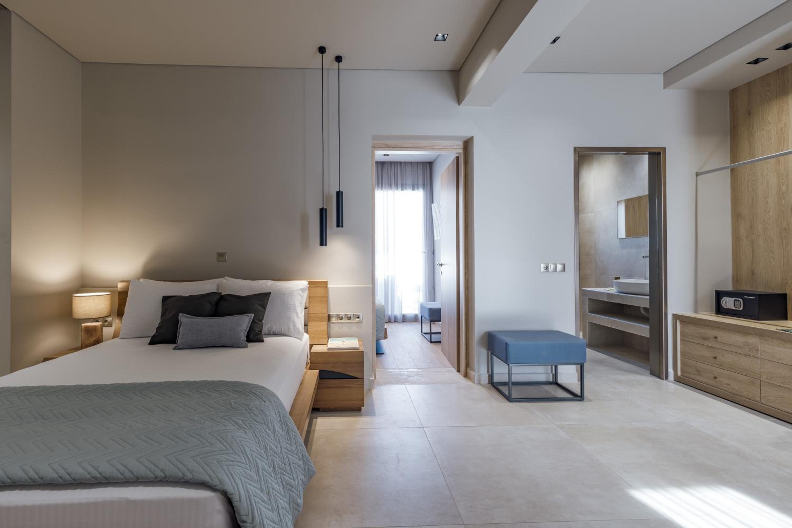 Family Suite with outdoor hot tub and sea view