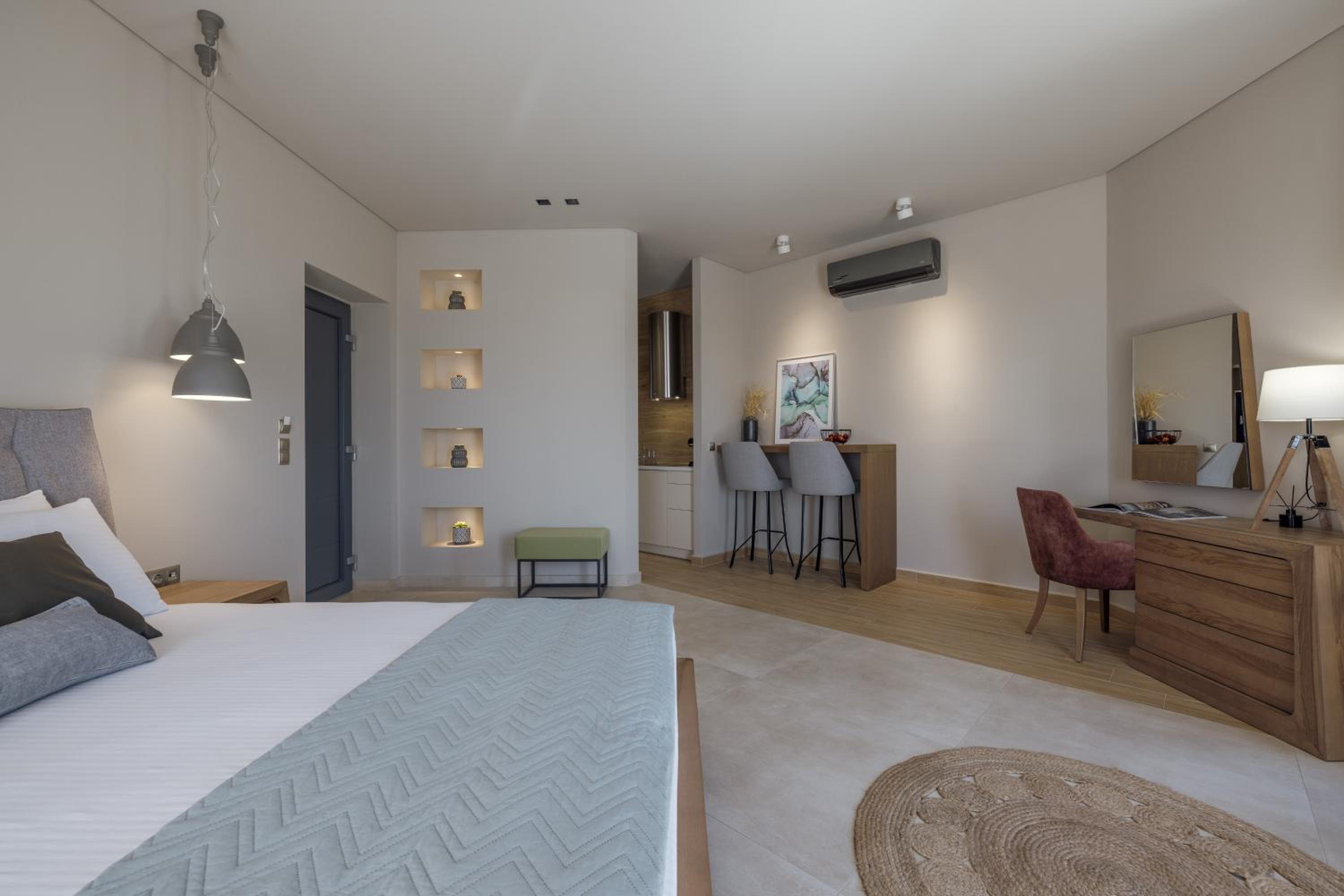 Superior Suite with Sea View - Photo 4