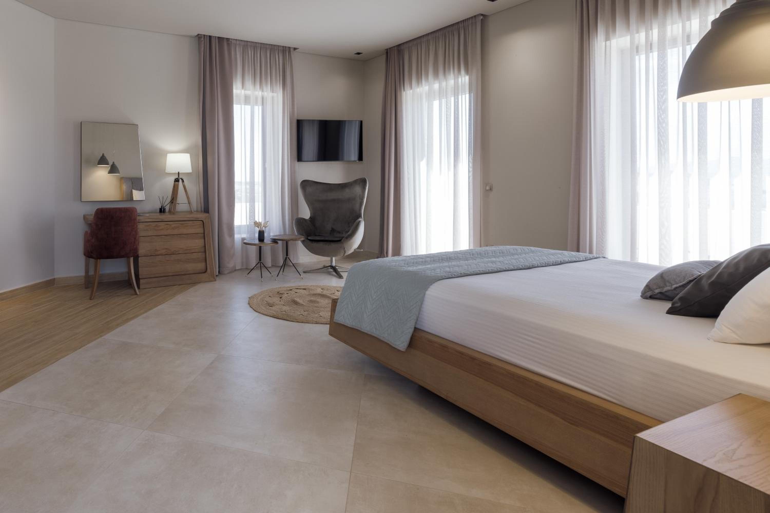 Superior Suite with Sea View - Photo 10