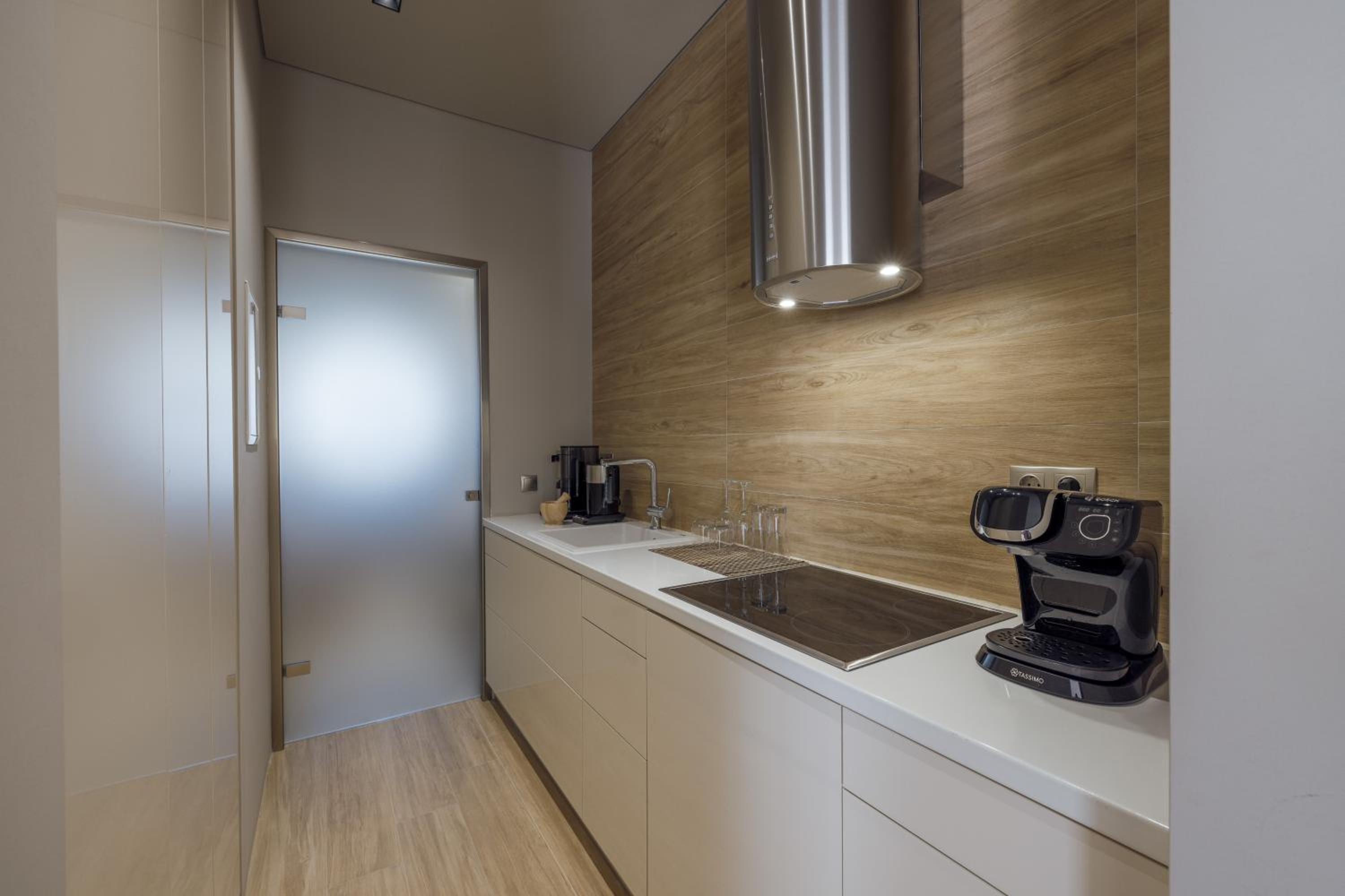 Superior Suite with Sea View - Photo 11