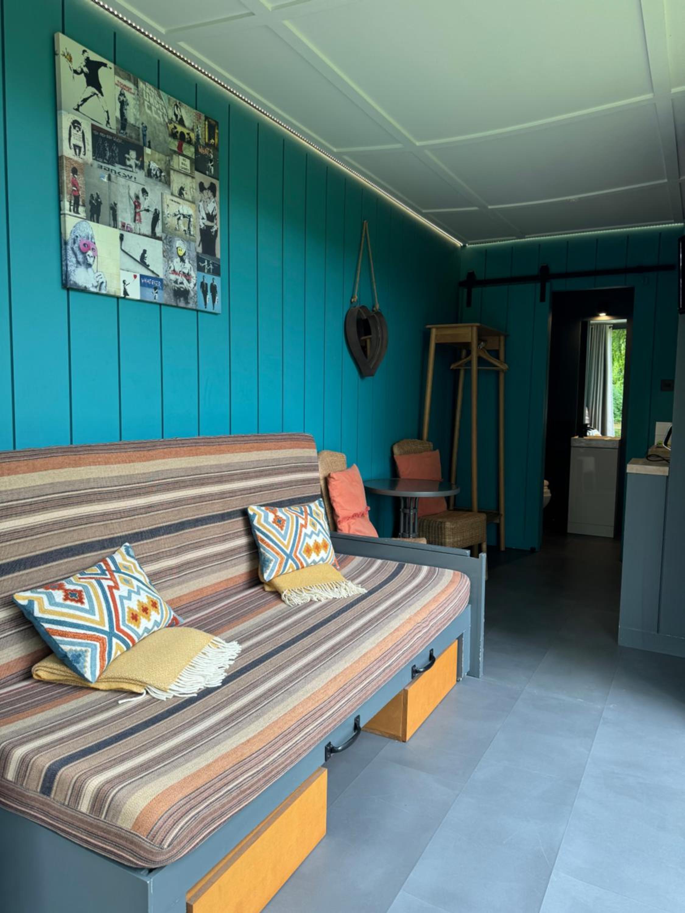 One-Bedroom House photo 1