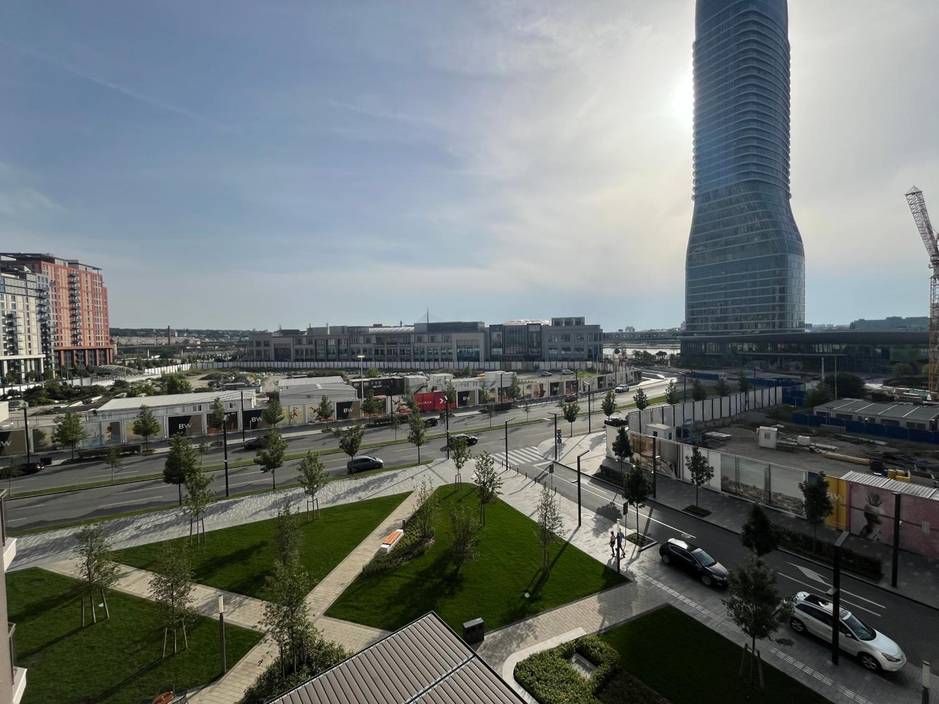 Deluxe One-Bedroom Apartment with City View photo 2