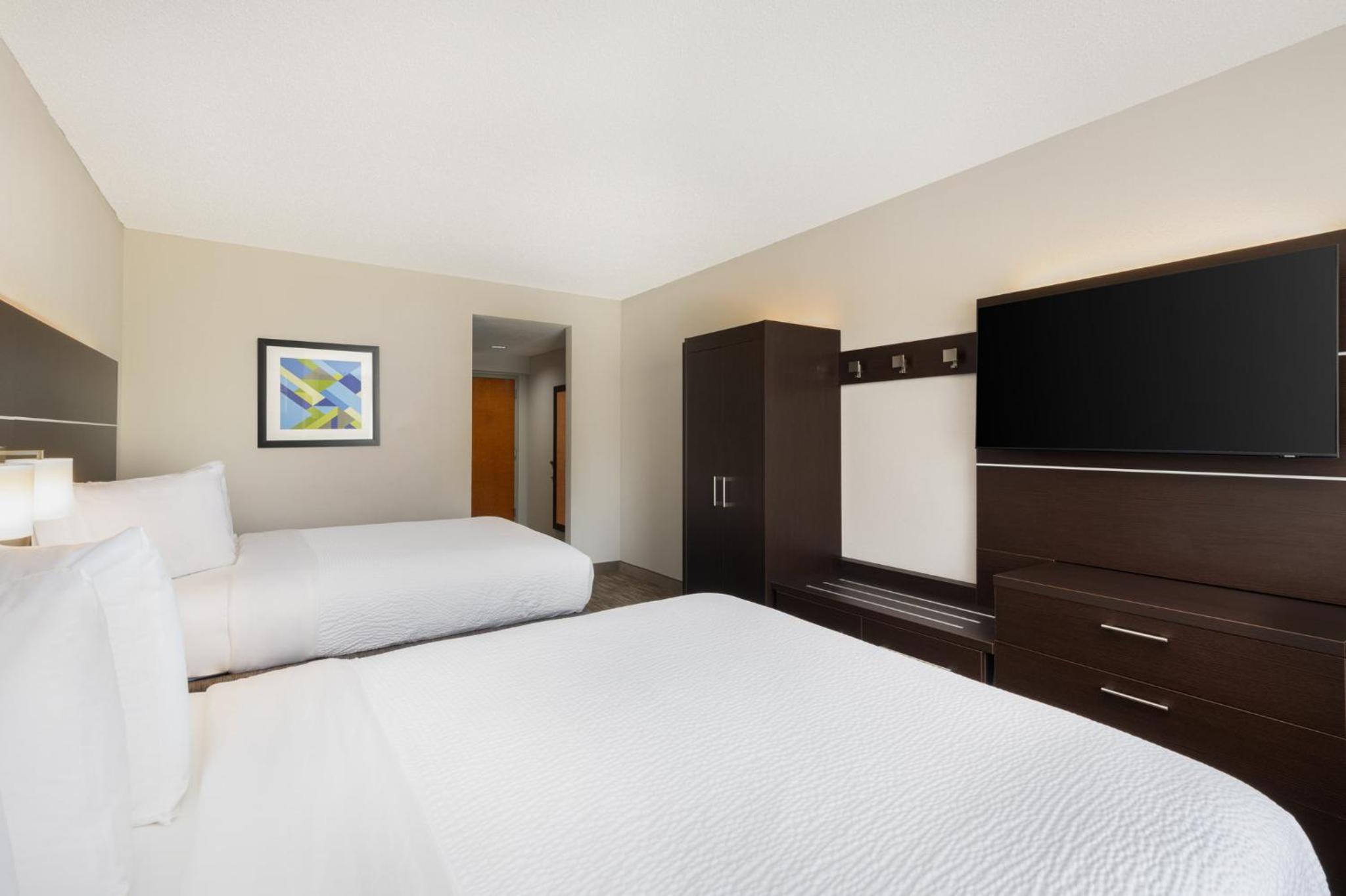 Standard Room with Two Queen Beds - Photo 1