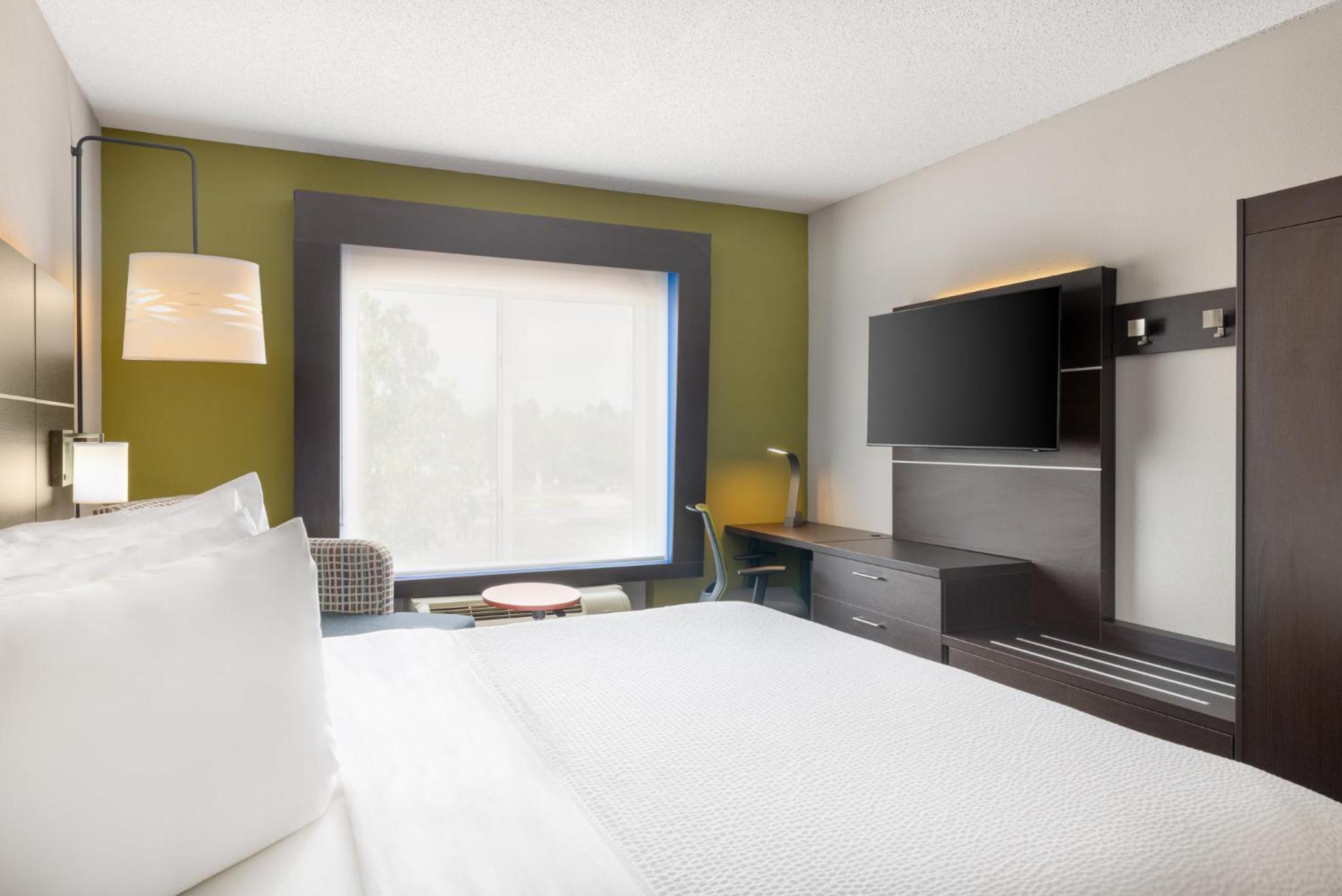 Standard King Room - Photo 3