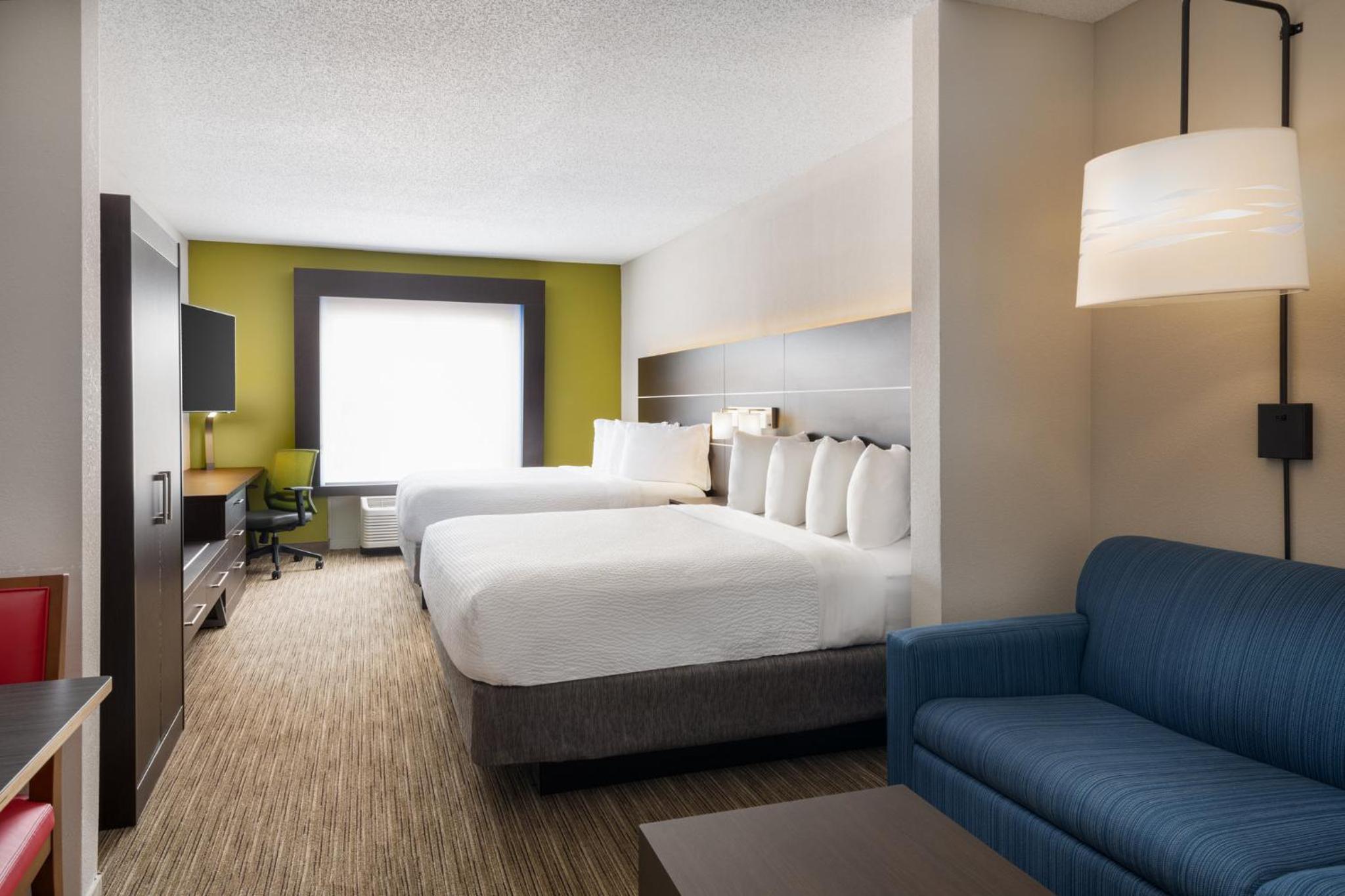 Queen Suite with Two Queen Beds and Sofa Bed - Photo 1