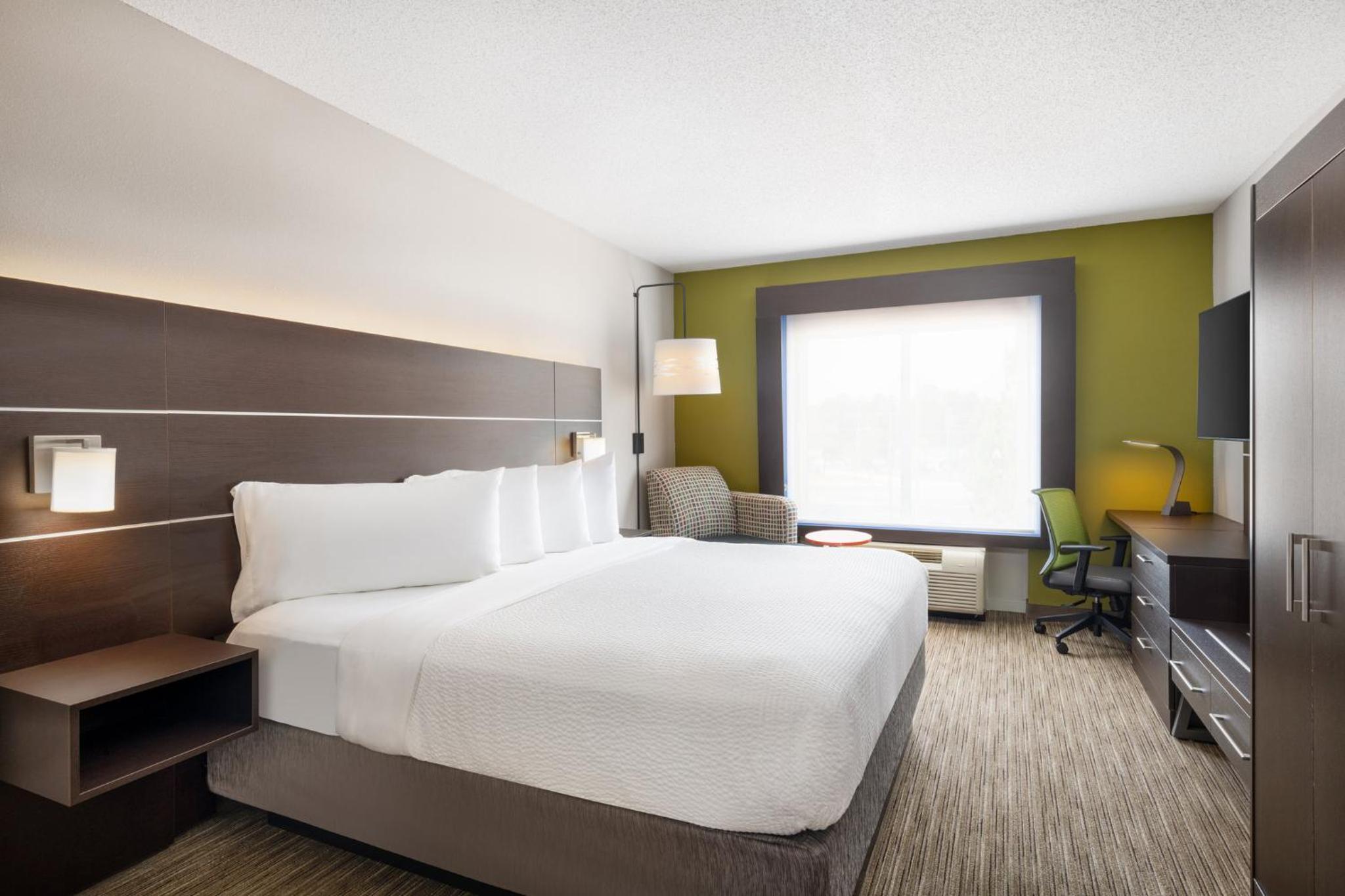 Standard King Room - Photo 4