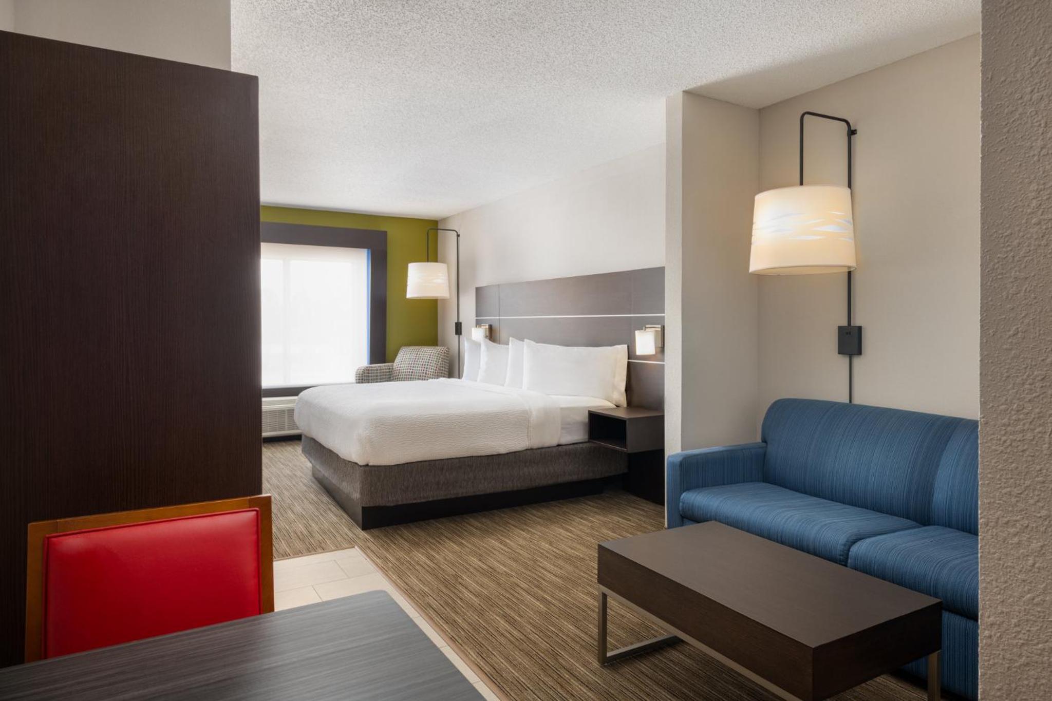 King Suite with Sofa Bed - Photo 3