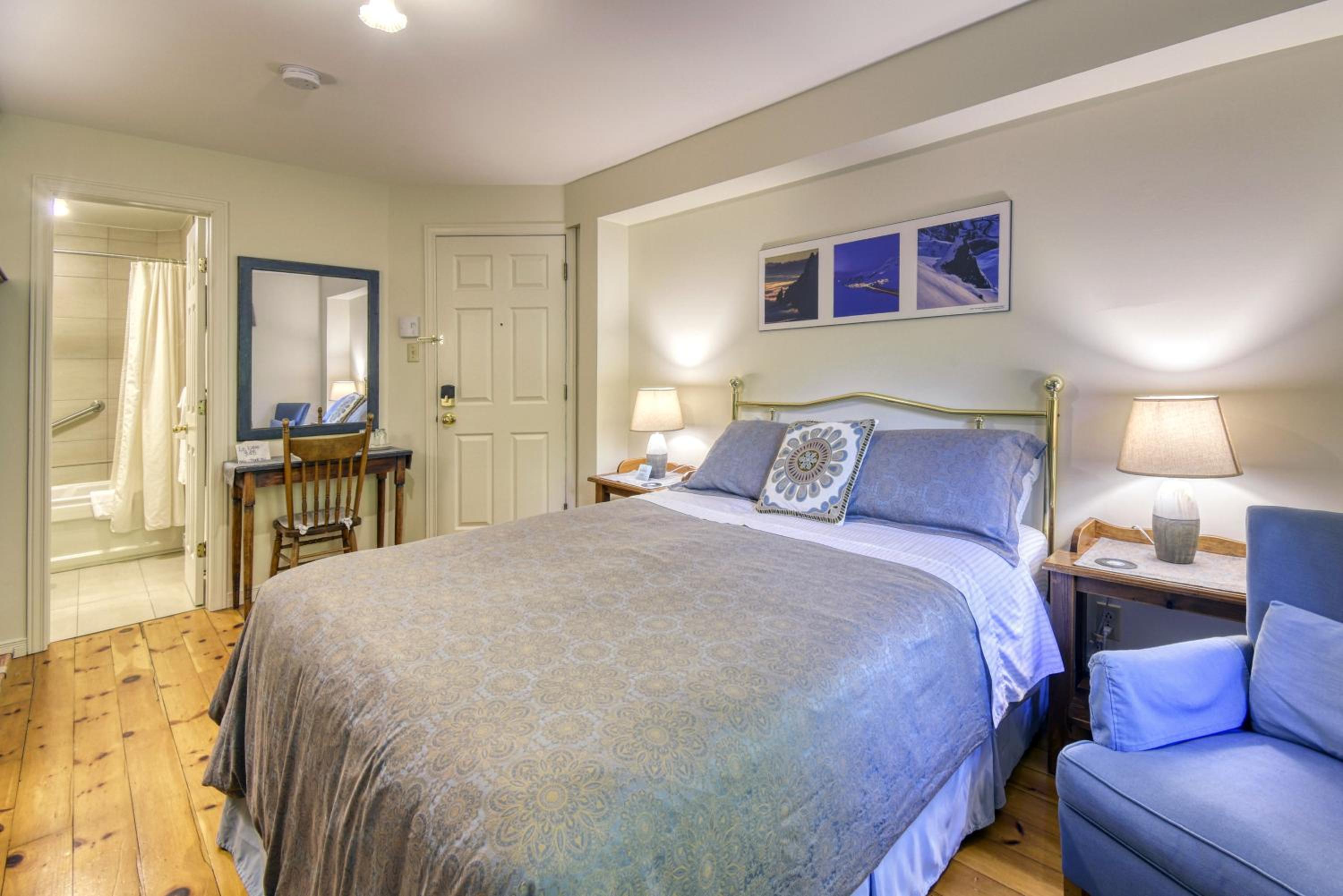 Double Room with Private Bathroom