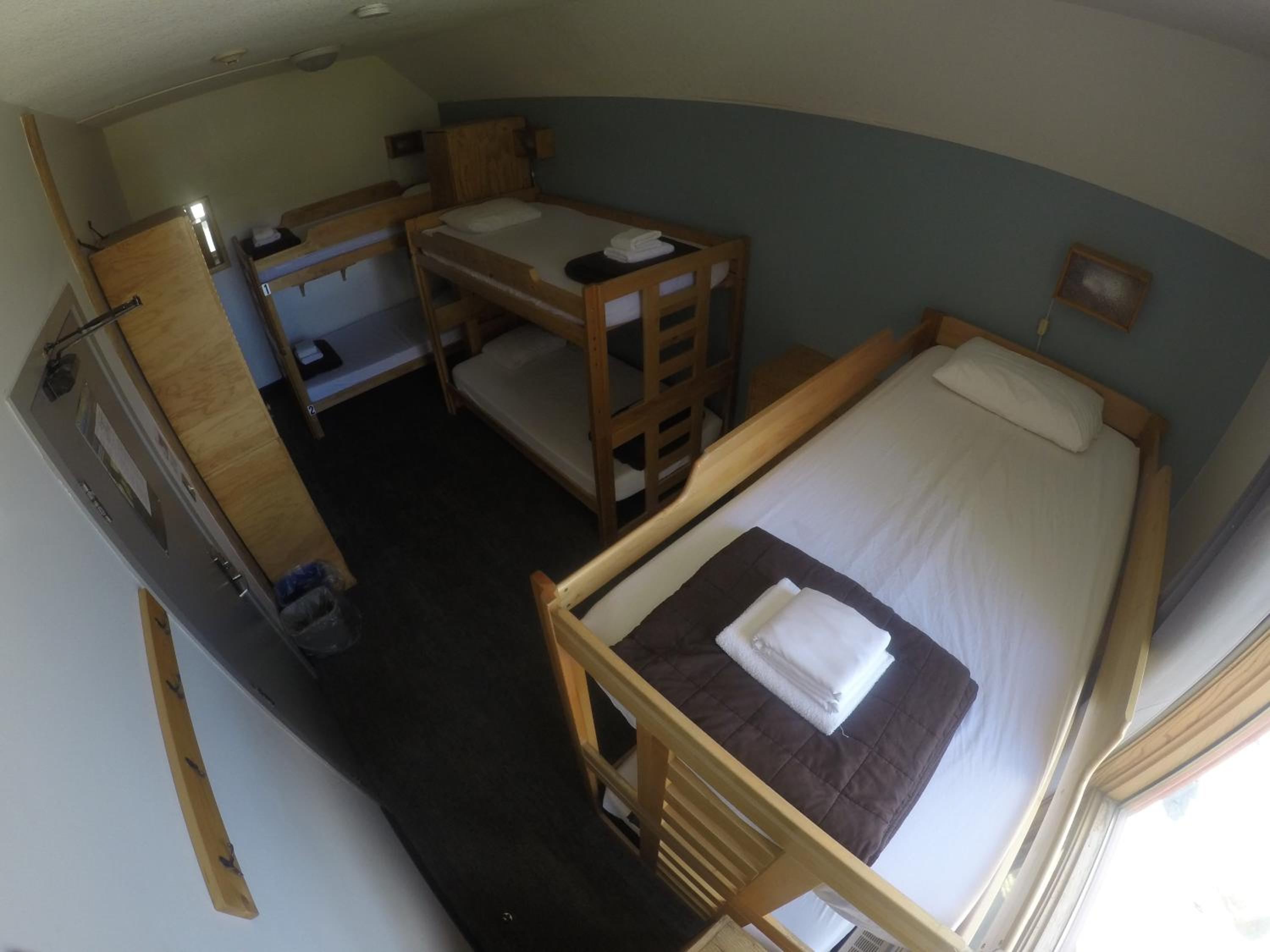 Bed in 4 or 5 Bed Mixed Dormitory Room photo 2