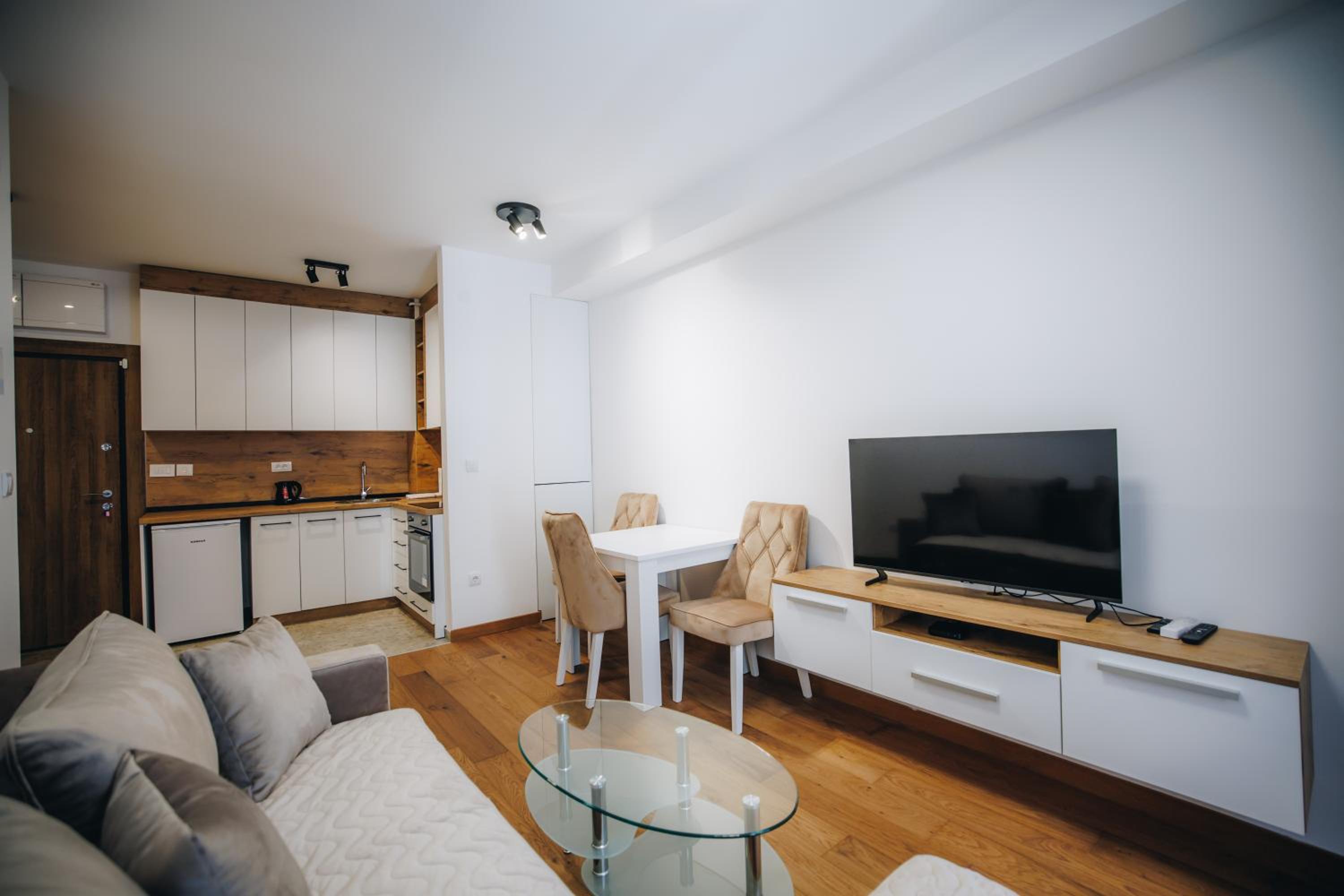 Apartment with Balcony photo 1