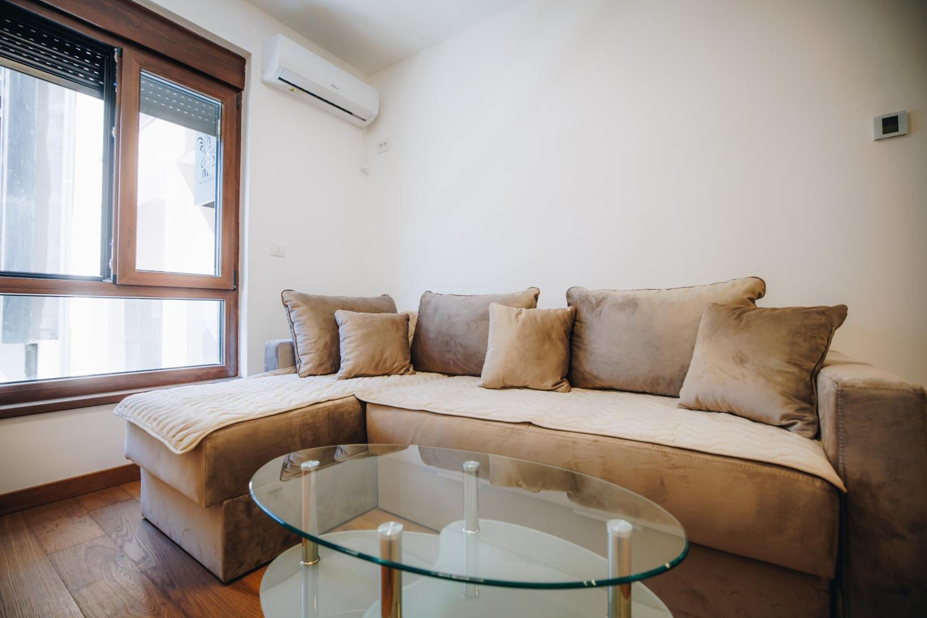 Apartment with Balcony photo 2