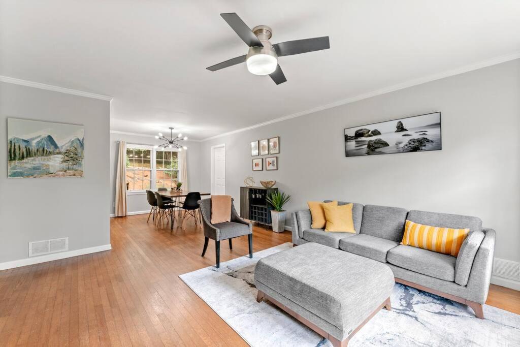 Three-Bedroom House photo 2