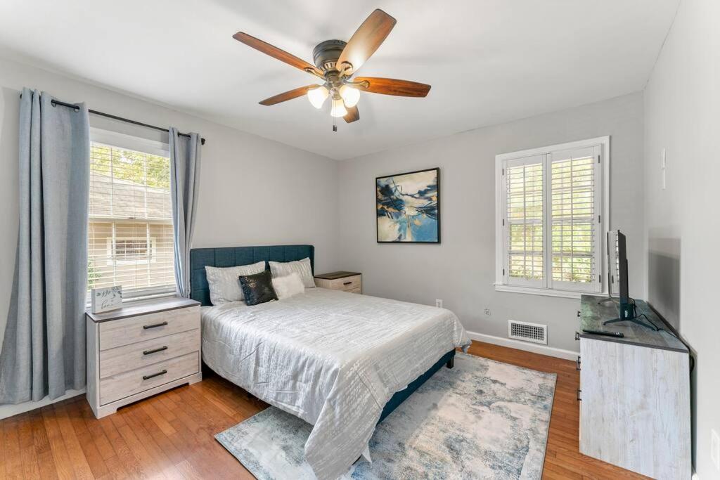 Three-Bedroom House photo 3