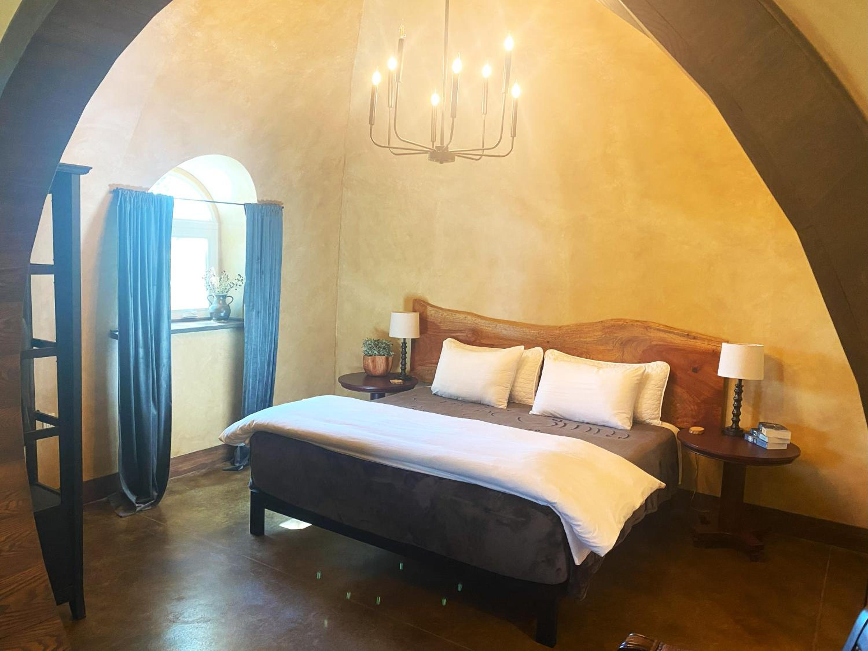 Deluxe King Room photo 1