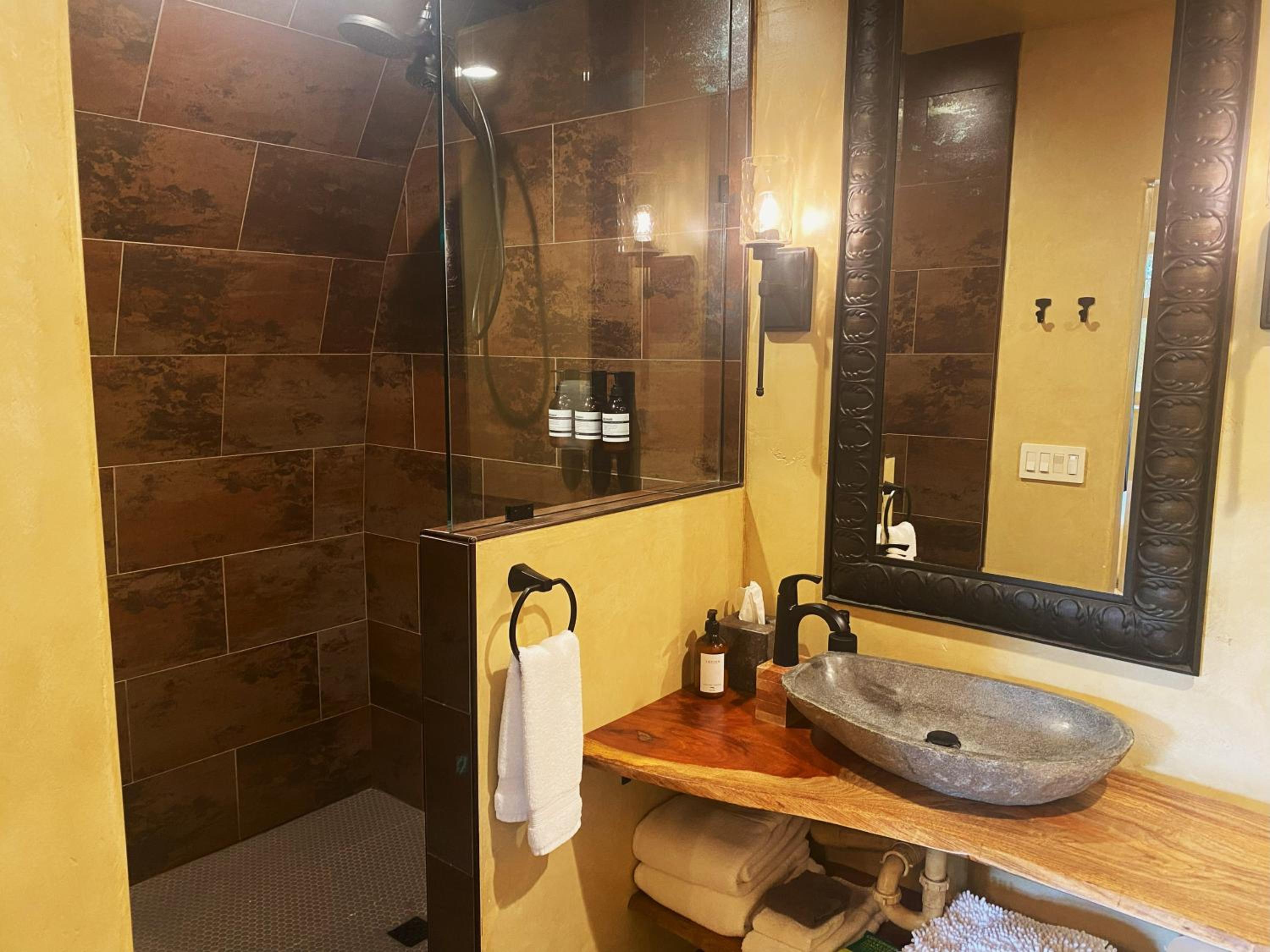 Deluxe King Room photo 3