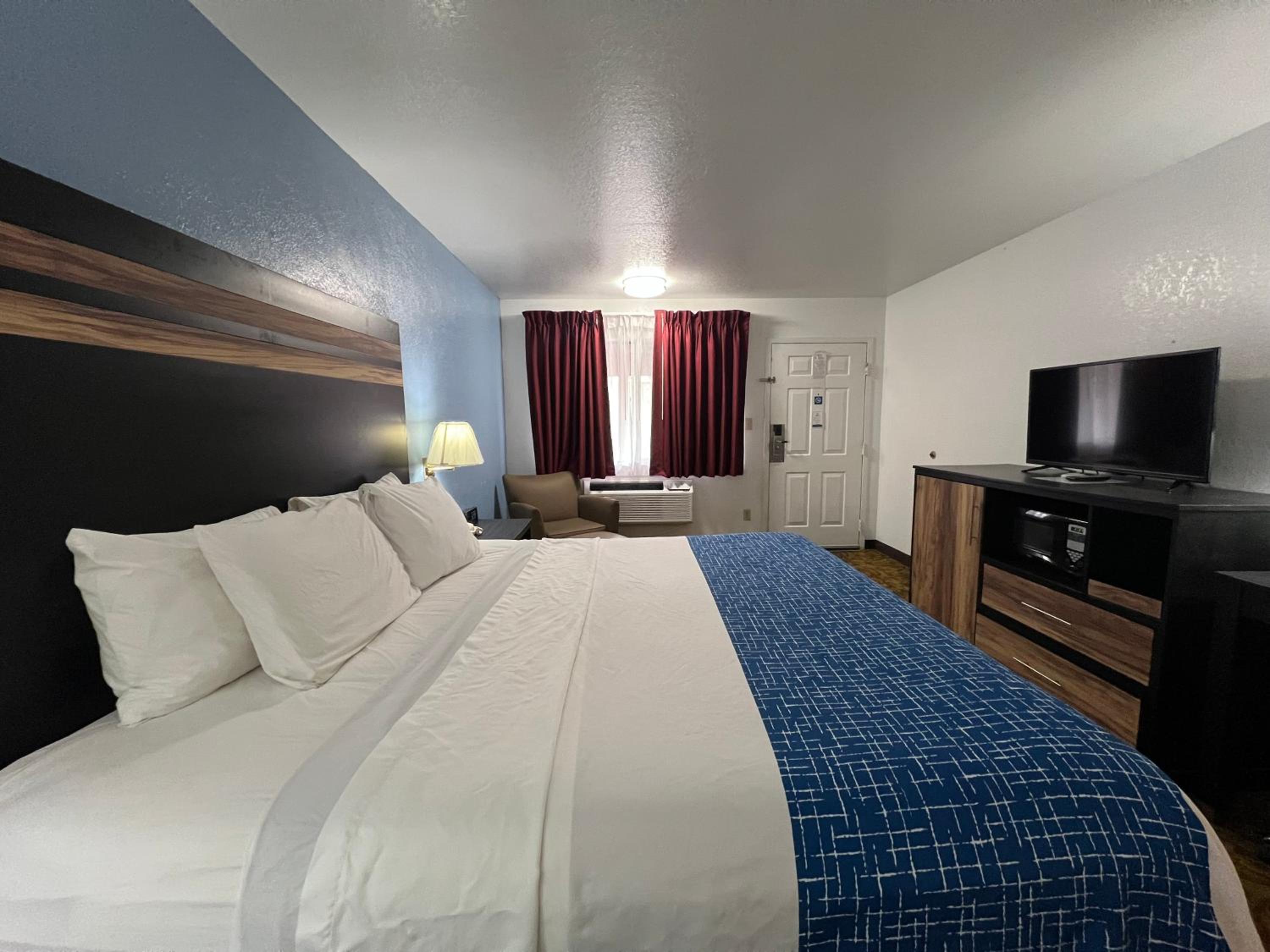 King Room - Mobility Access/Non-Smoking photo 2