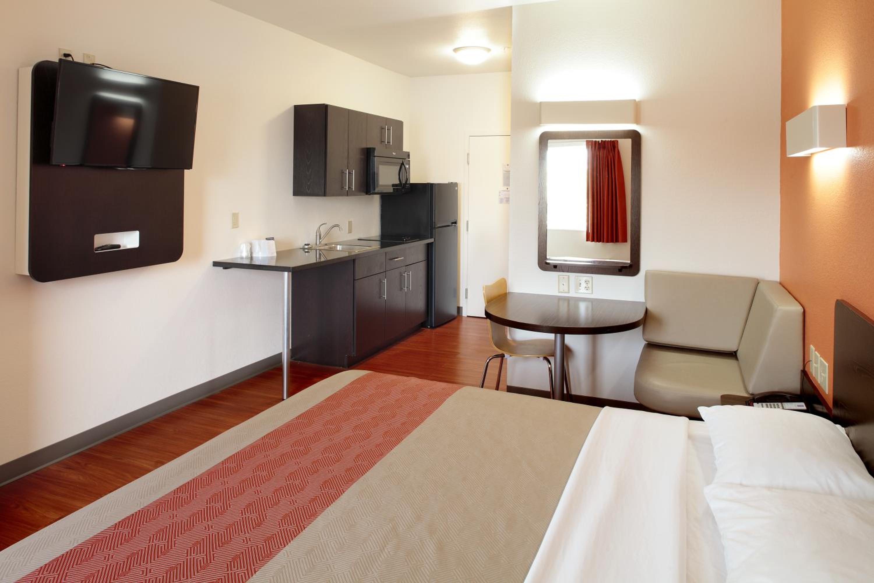 Deluxe King Room - Non-Smoking photo 1