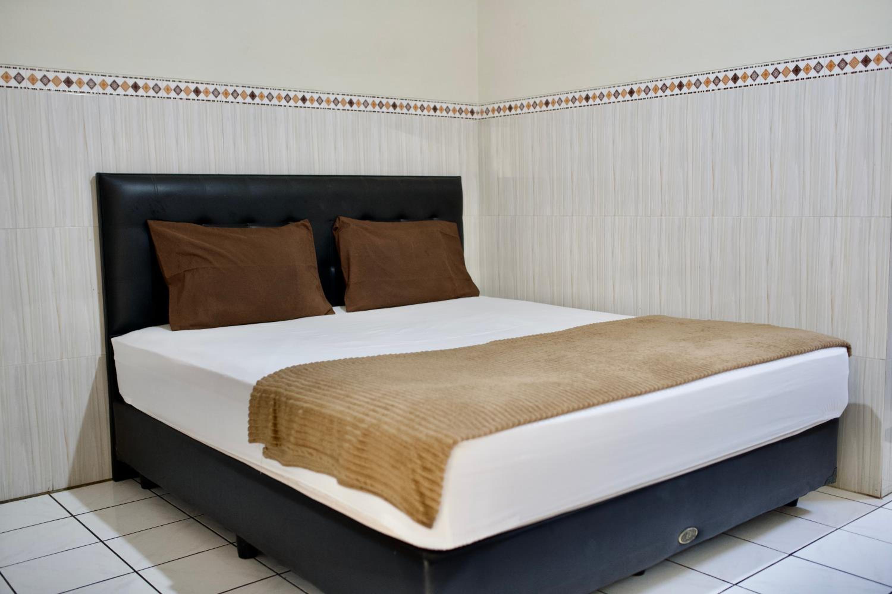 Standard Double Room - Photo 2