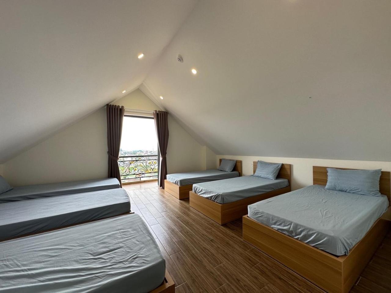 6-Bed Mixed Dormitory Room