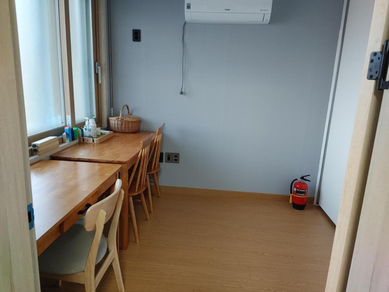 One-Bedroom House photo 2