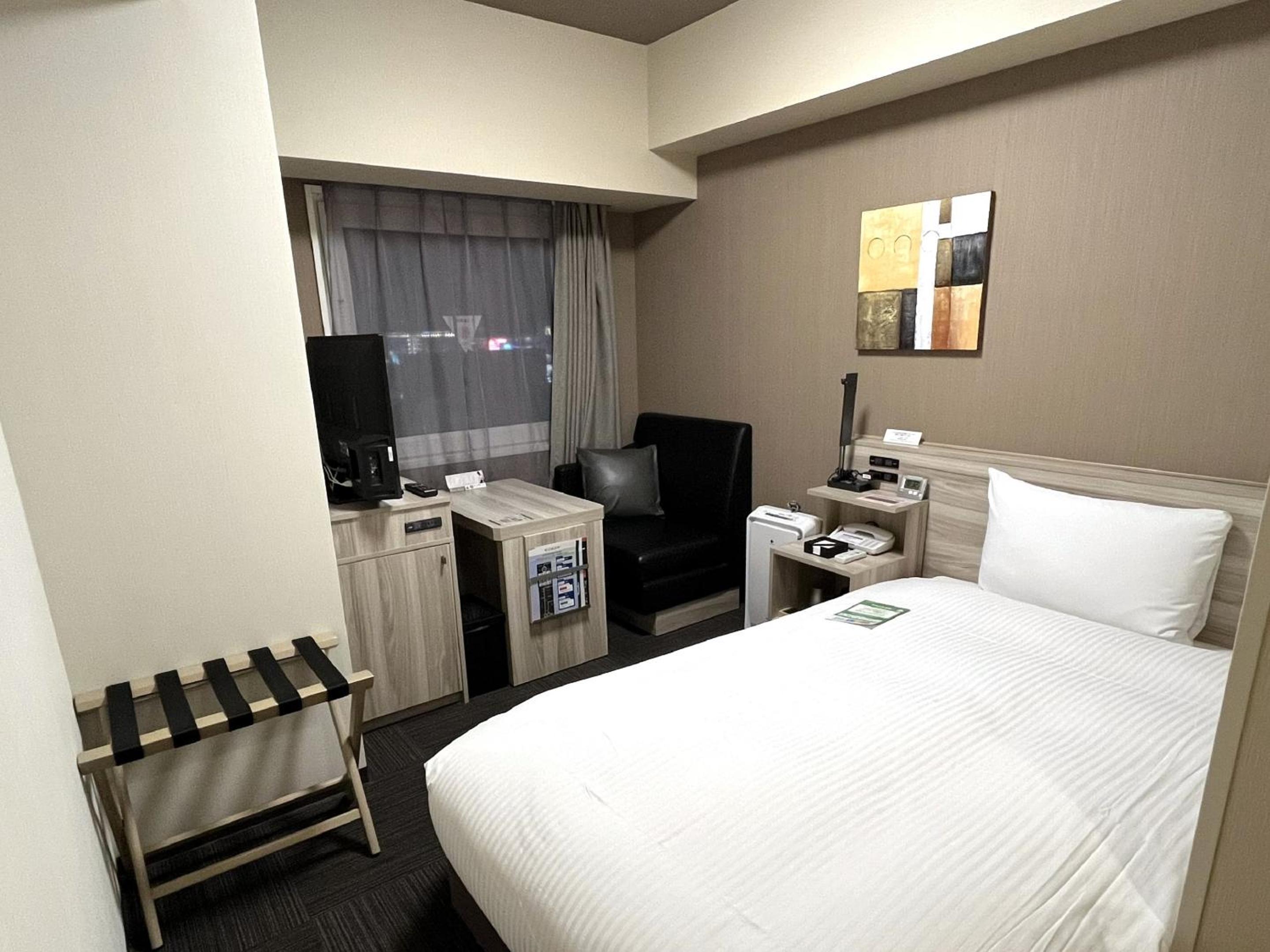 Small Single Room - Smoking photo 1