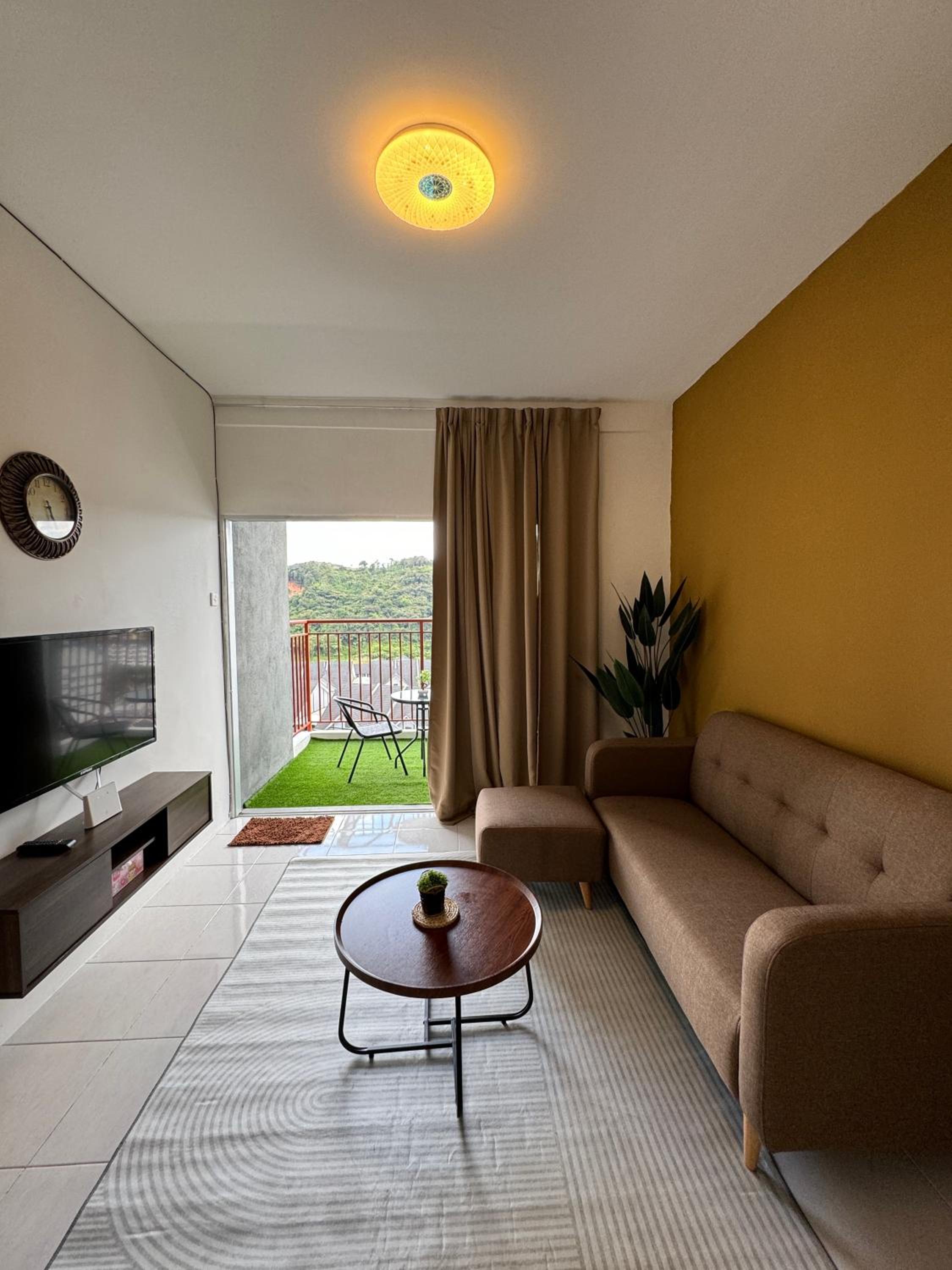 Three-Bedroom Apartment with View photo 2