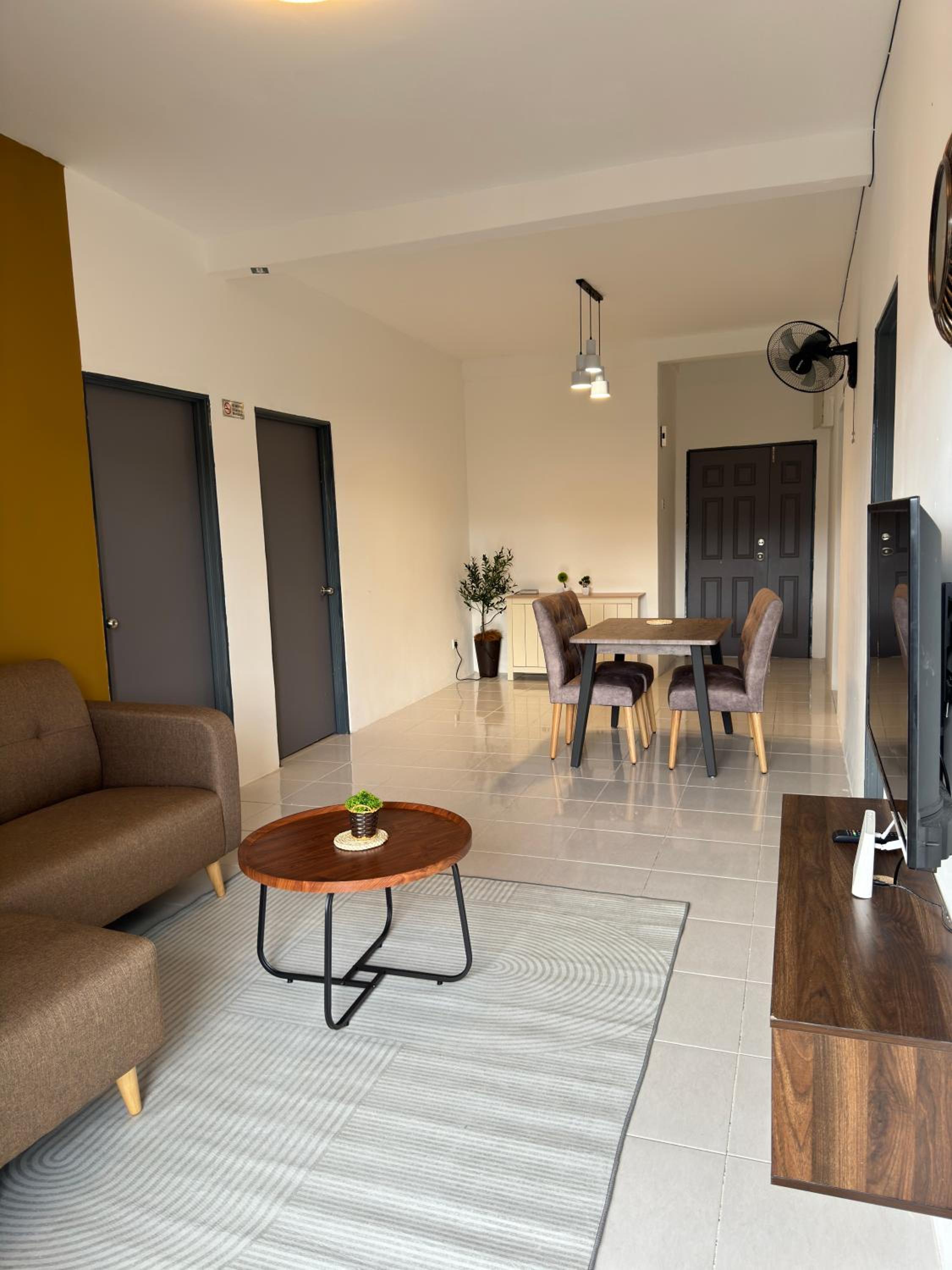 Three-Bedroom Apartment with View photo 3