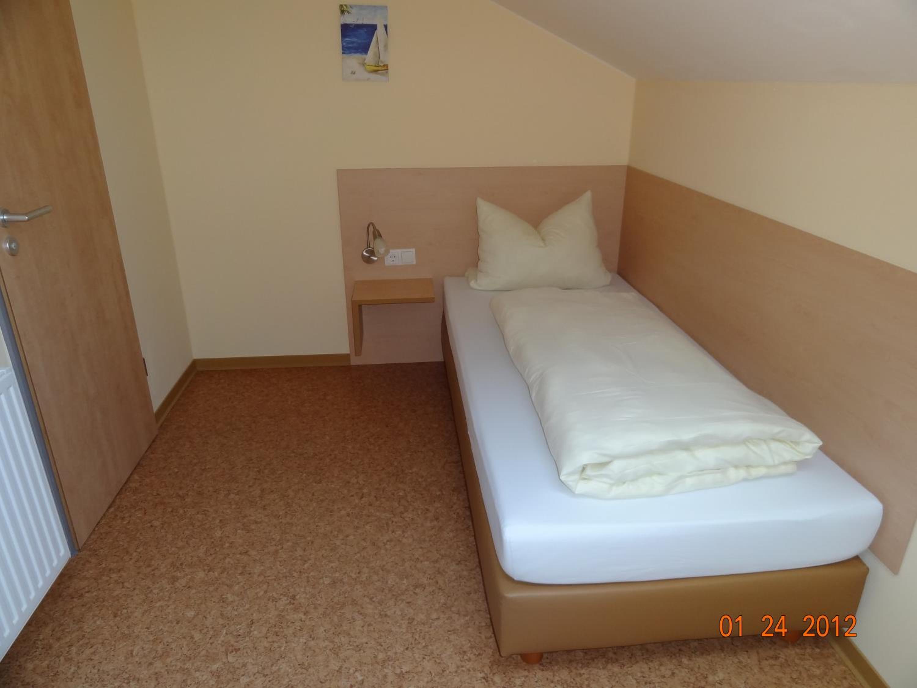 Single Room with Bathroom photo 1