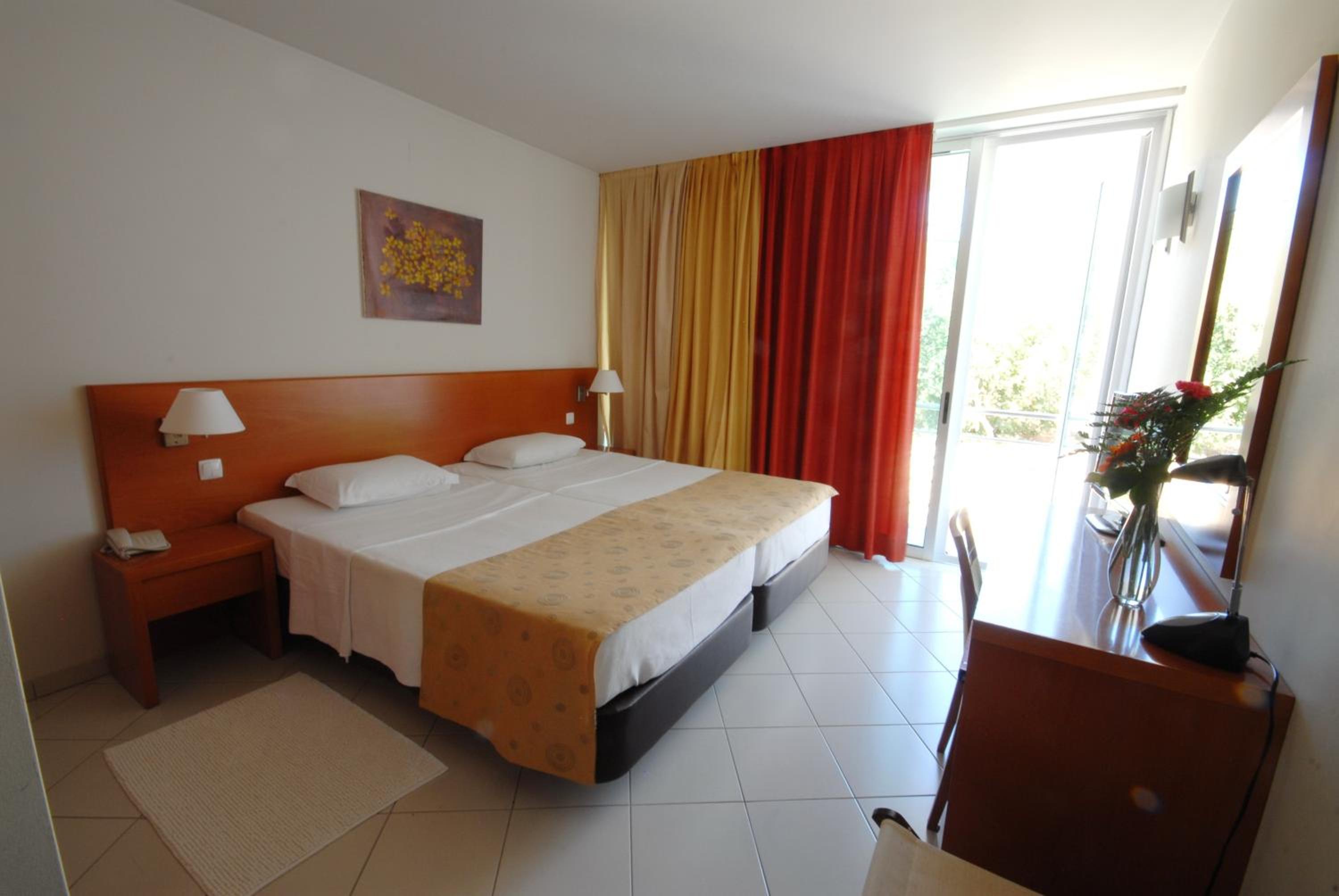 Standard Double or Twin Room - Photo 11