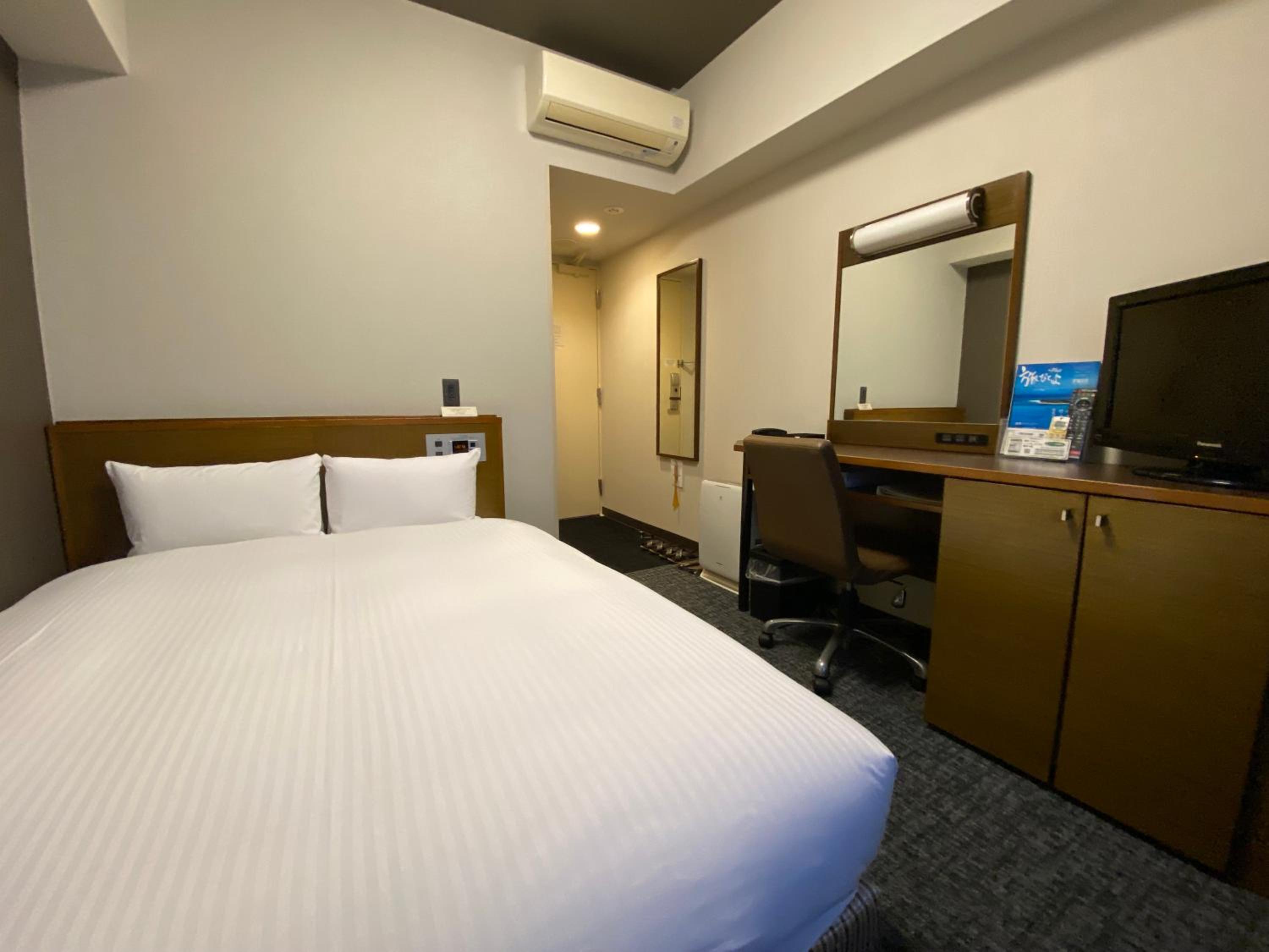 Double Room with Small Double Bed - Smoking - Photo 1