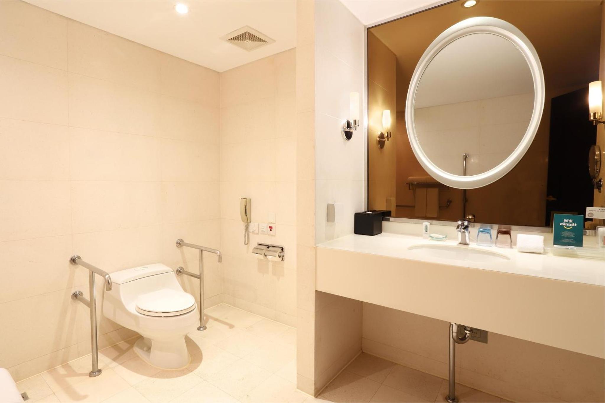 Double Room with Mobility Accessible Roll In Shower