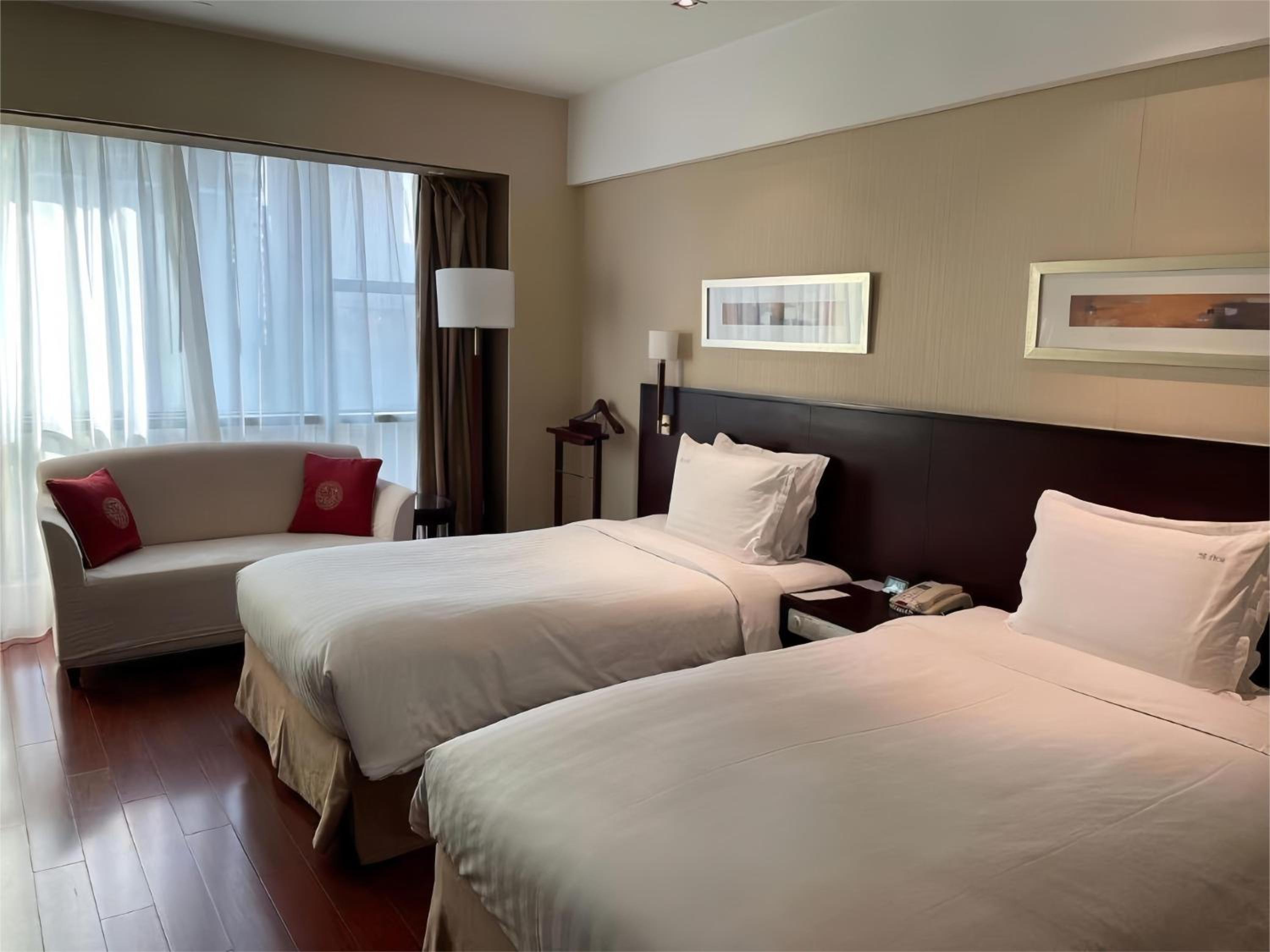 Double Room with Mobility Accessible Roll In Shower