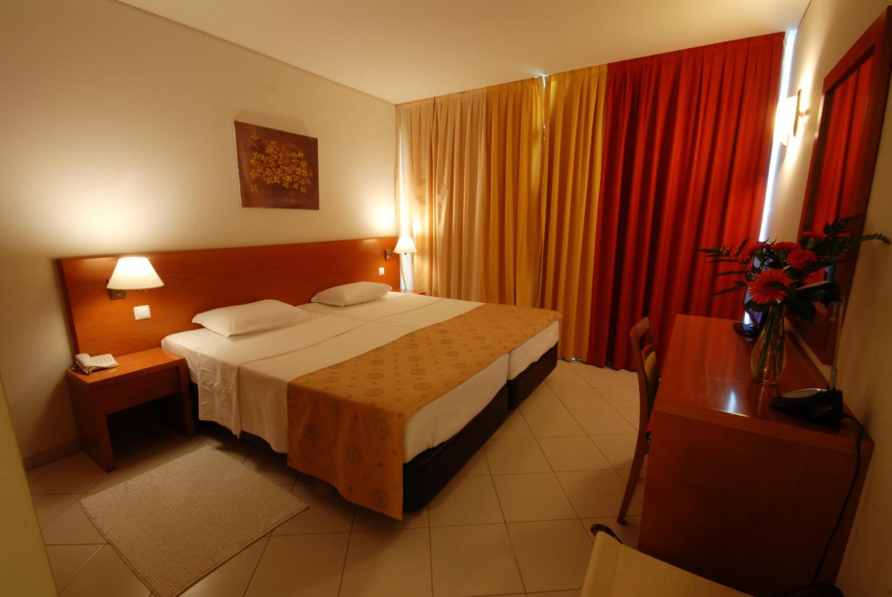 Standard Double or Twin Room - Photo 15
