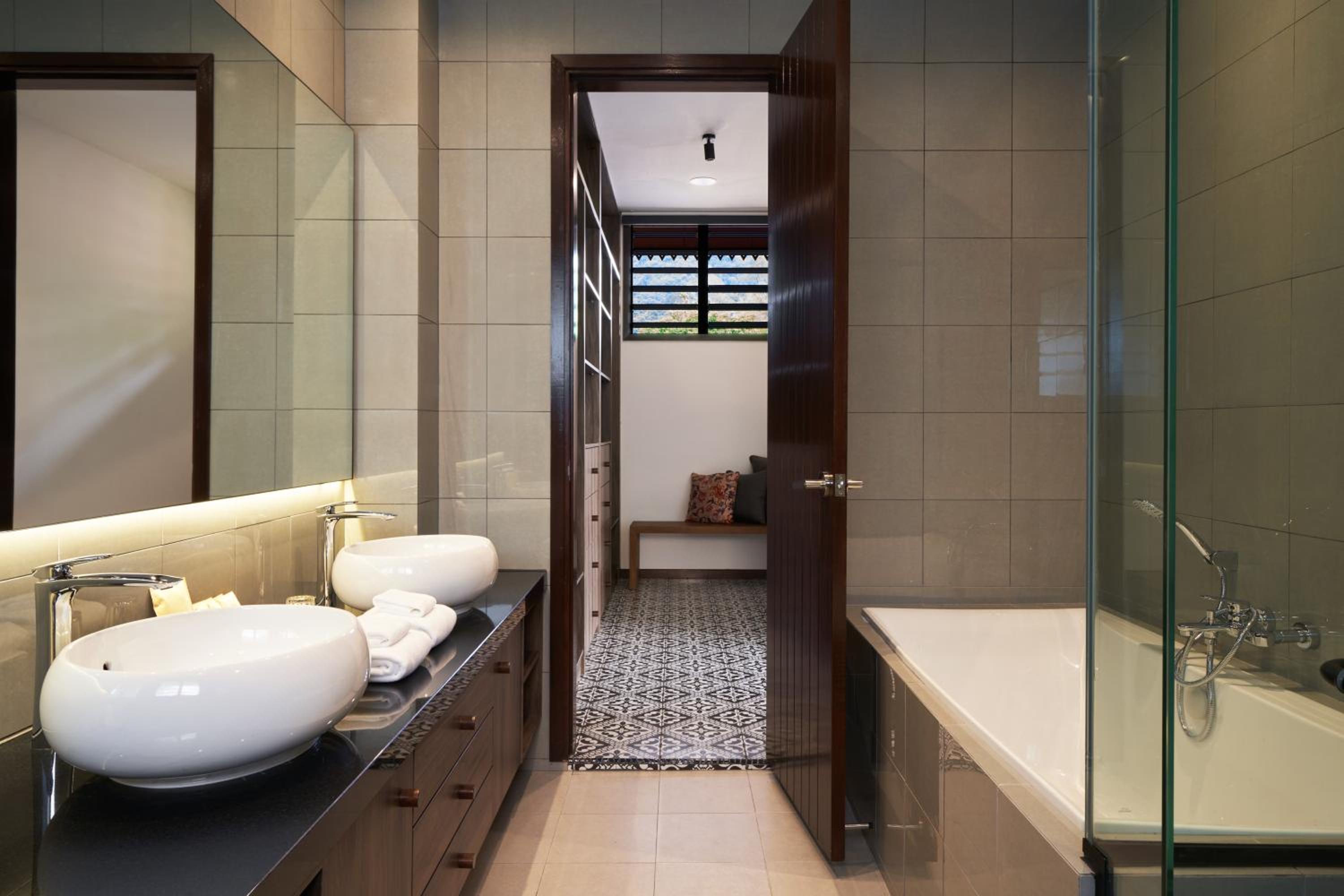 Beachhouse Suite photo 3