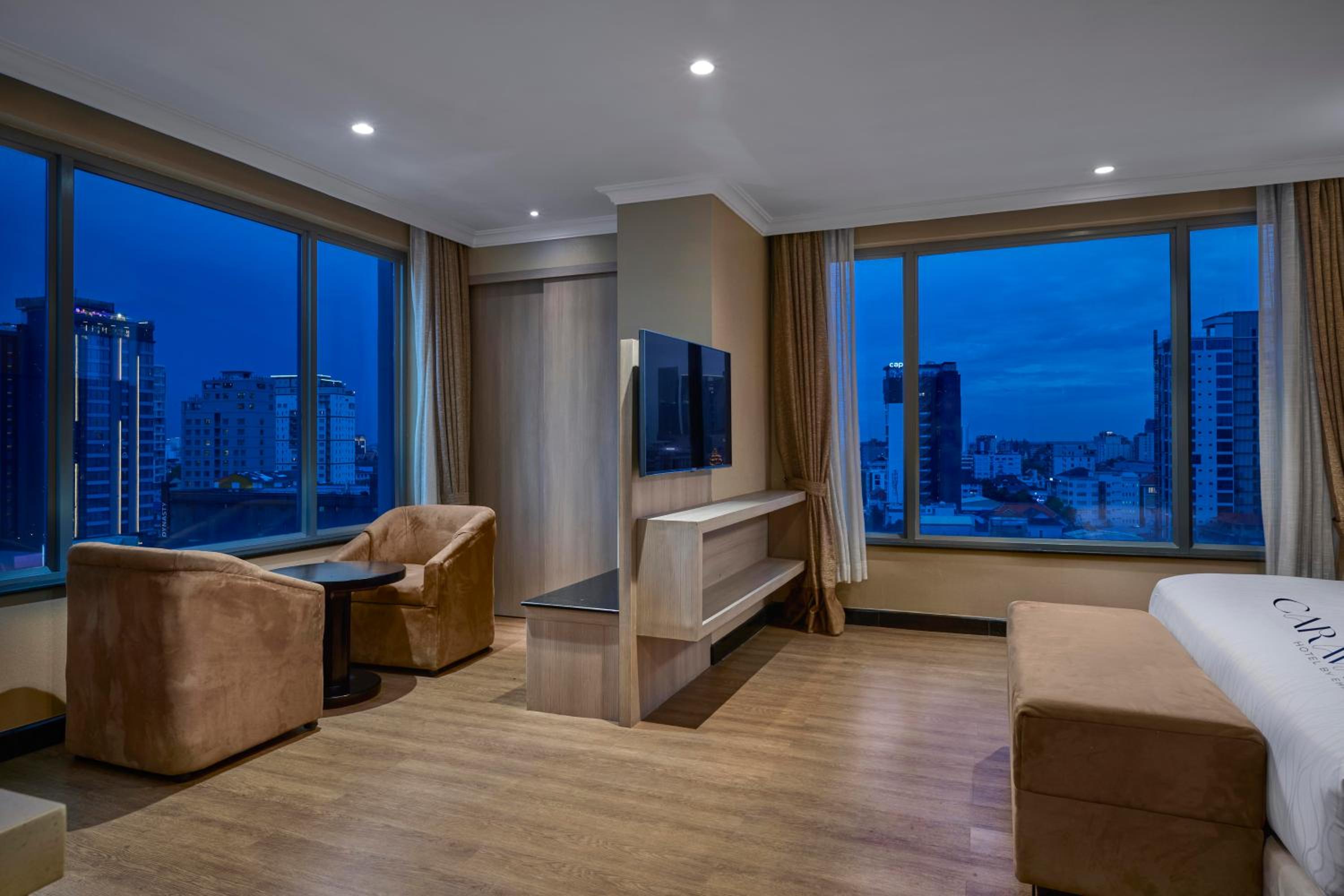 Deluxe King Room - Photo 5