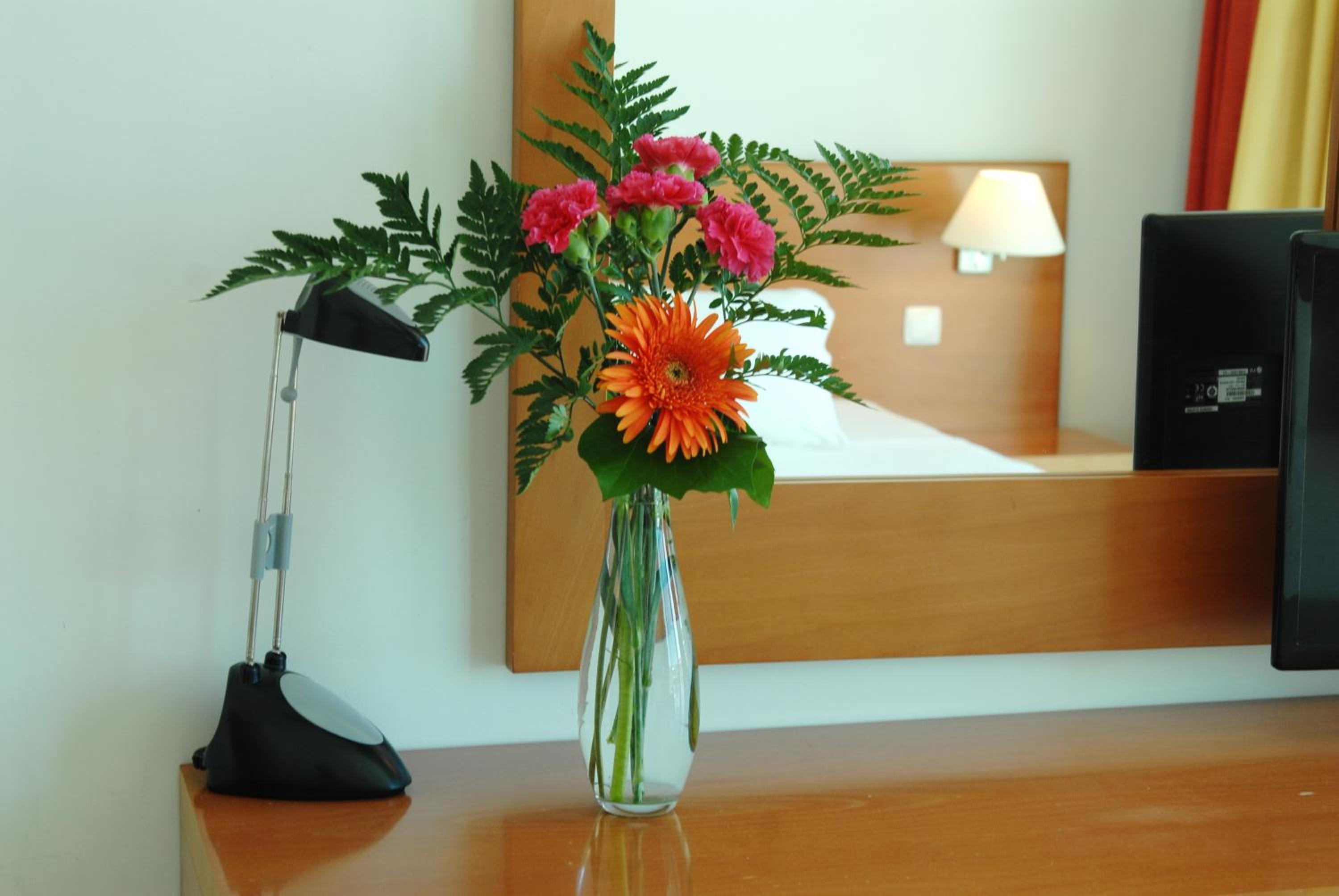 Standard Double or Twin Room - Photo 14