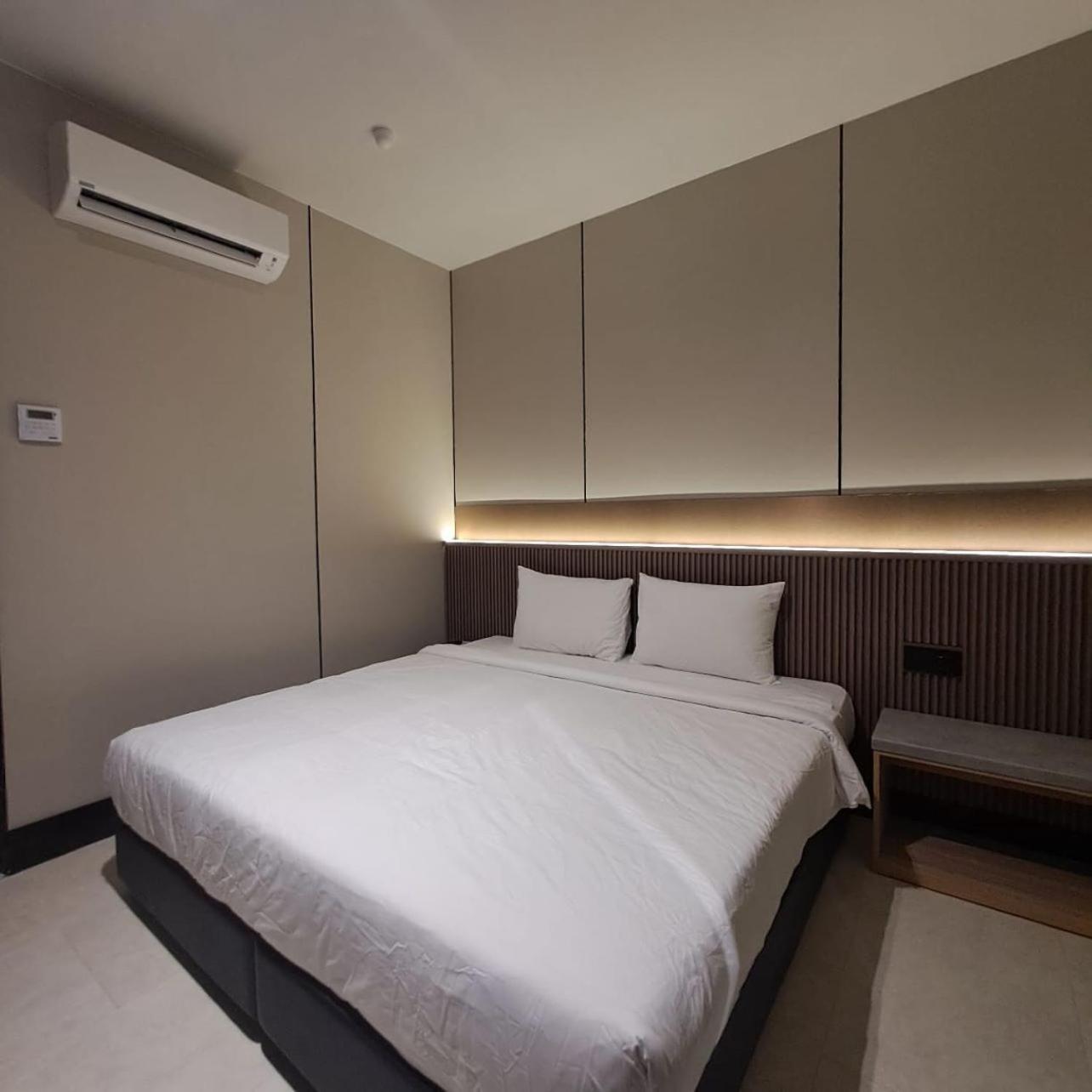 Deluxe King Room - Photo 1