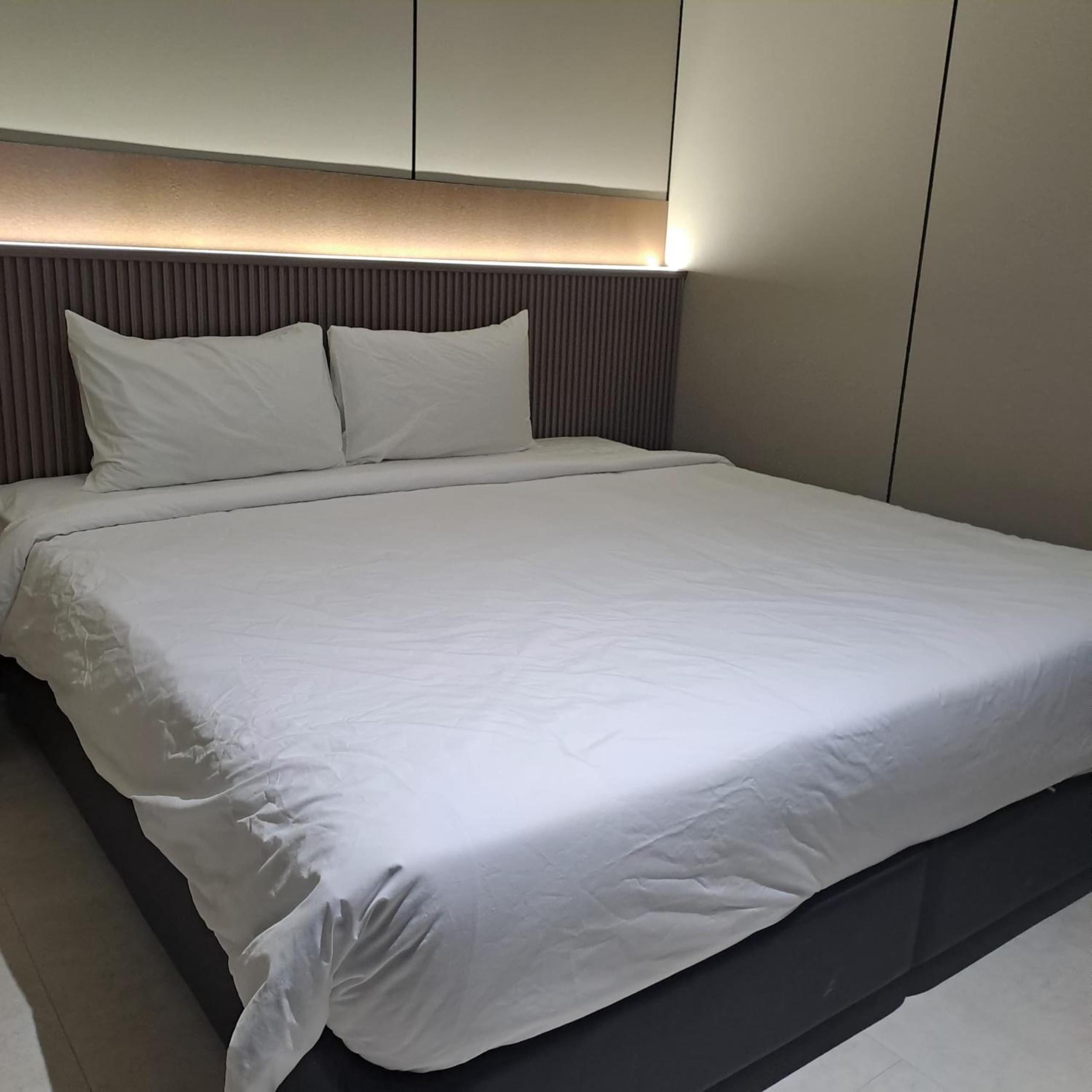 Deluxe King Room - Photo 2