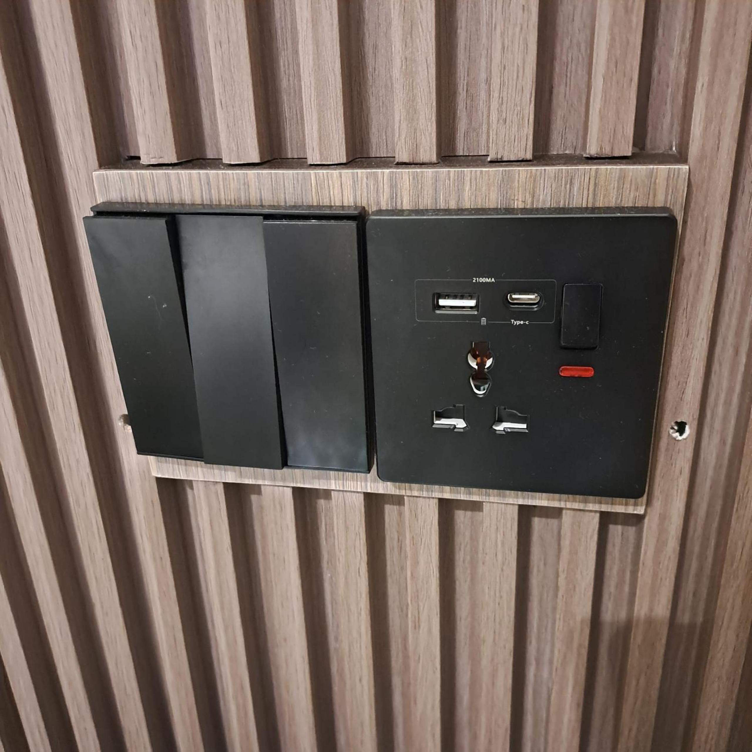 Deluxe King Room - Photo 4