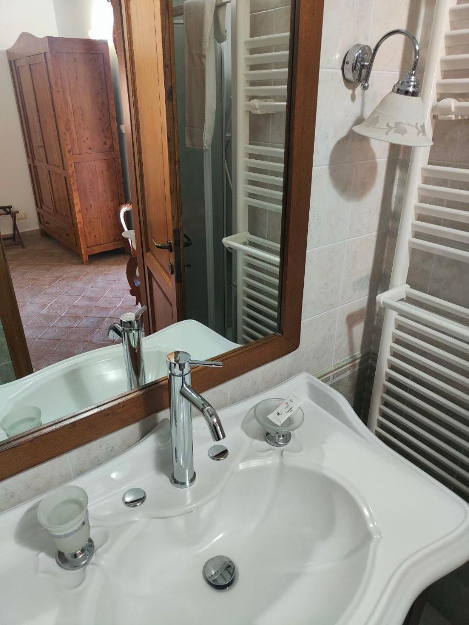 Double Room with Lake View - Photo 6