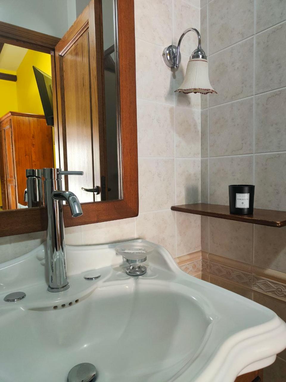 Small Double Room - Photo 3