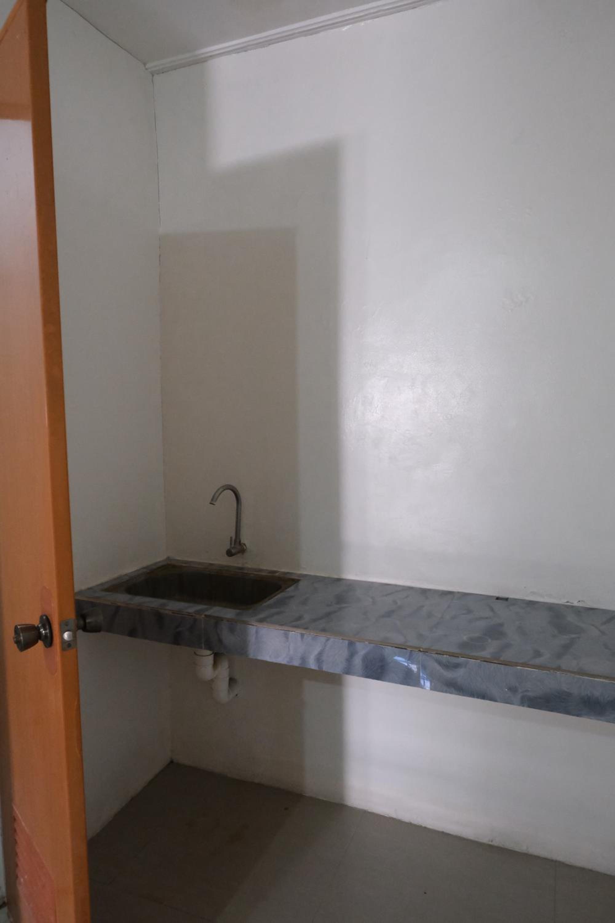 Economy Double Room - Photo 21