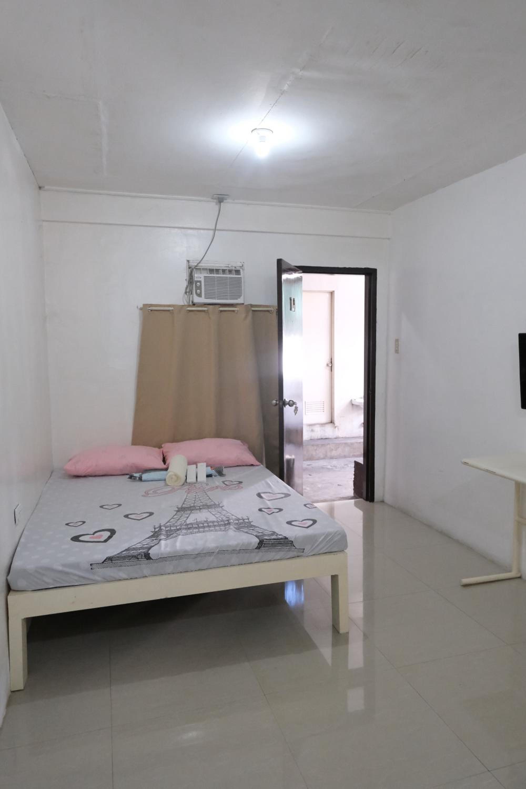 Economy Double Room - Photo 15