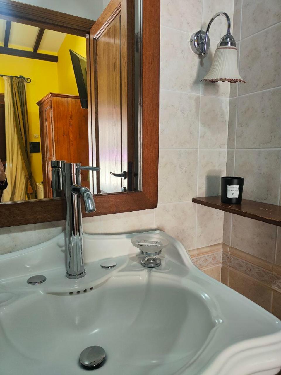 Small Double Room - Photo 6