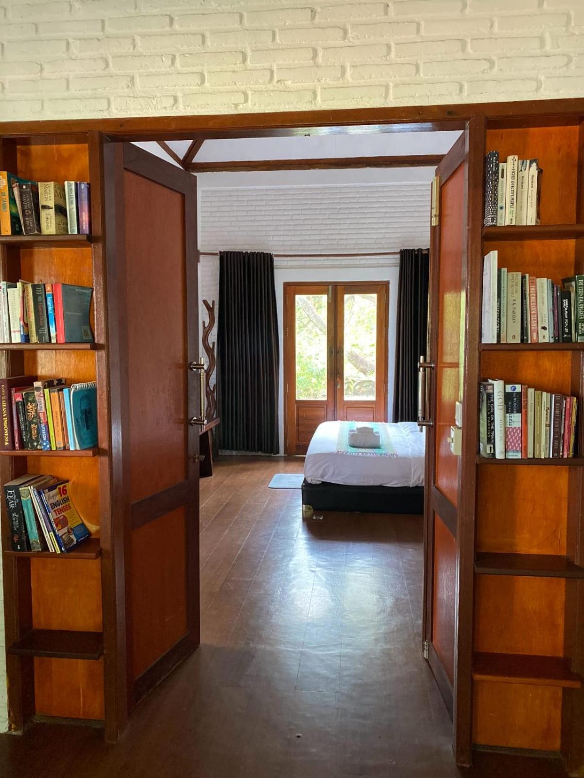 Family Room with Balcony - Photo 38