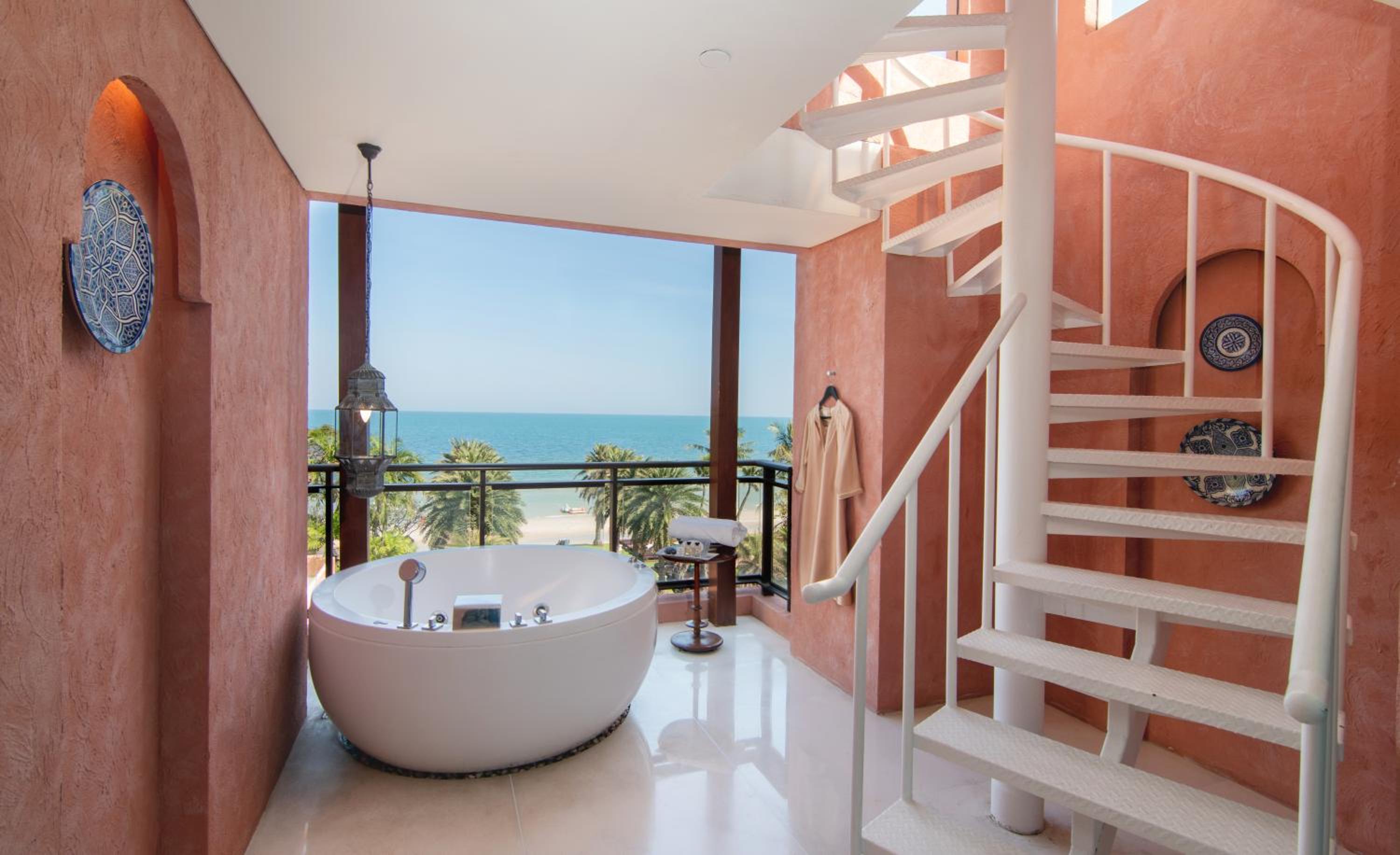 Celestial Suite Balcony Jacuzzi - Photo 5