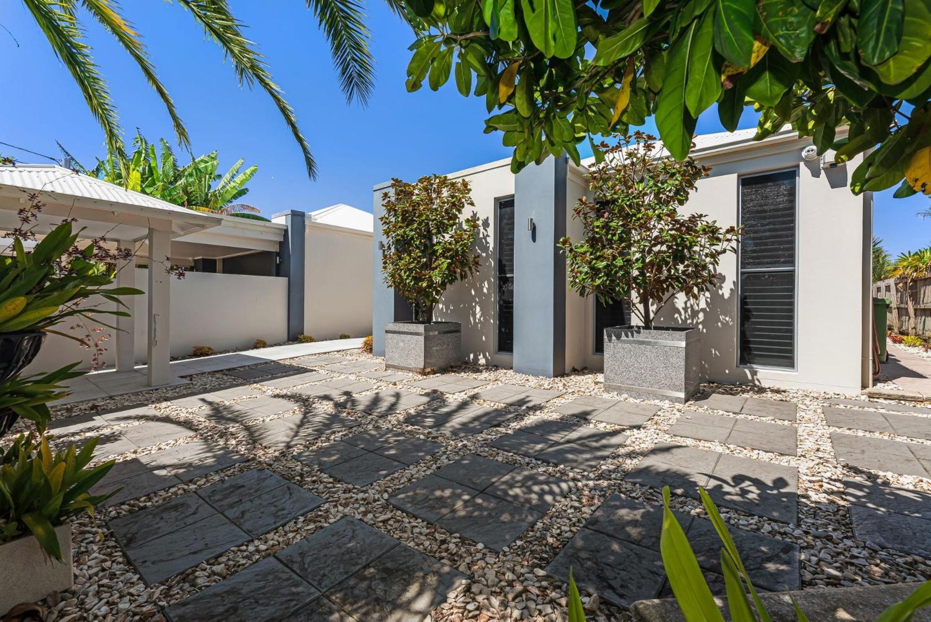 Four-Bedroom House photo 2