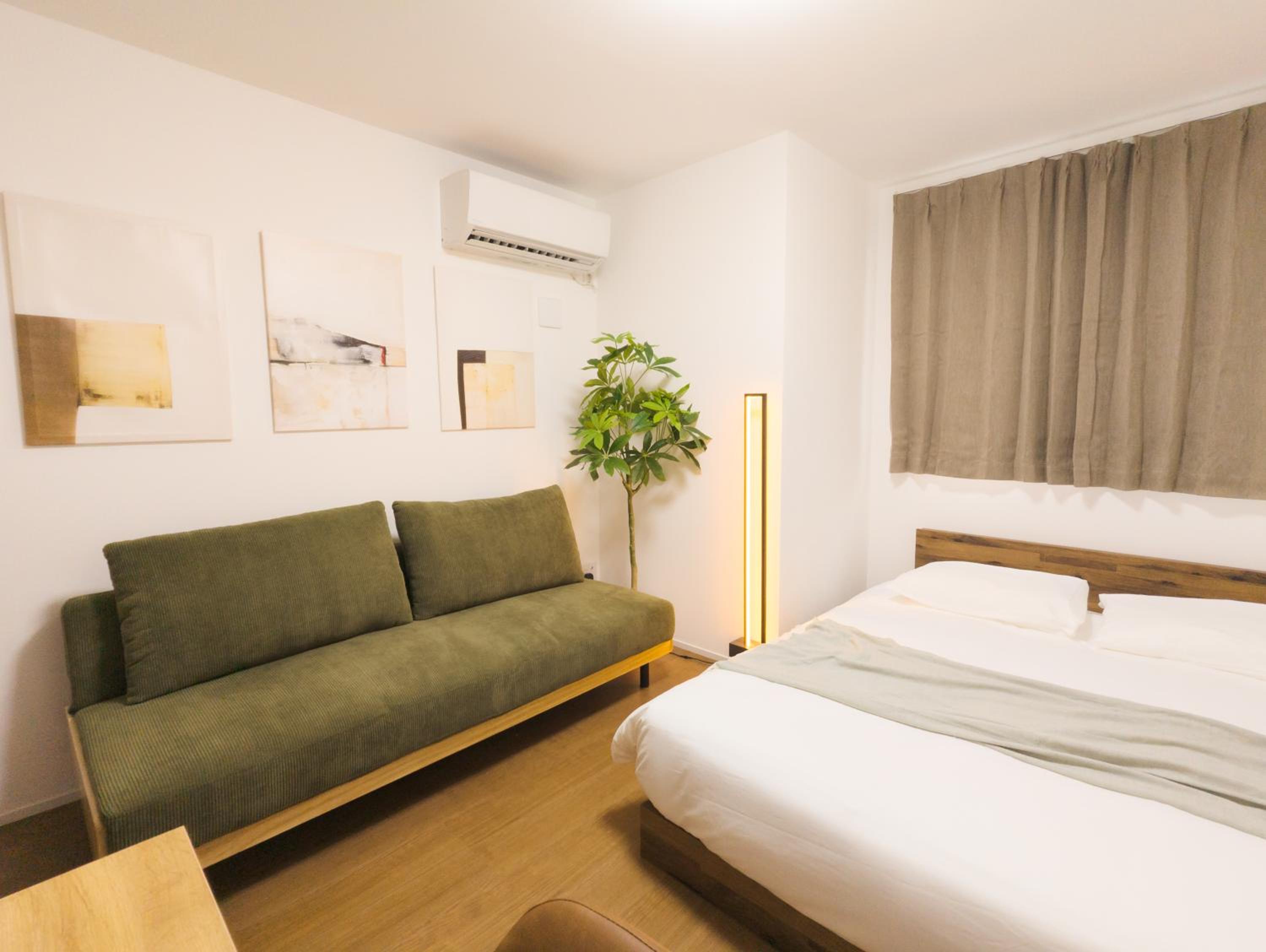 Deluxe Queen Room